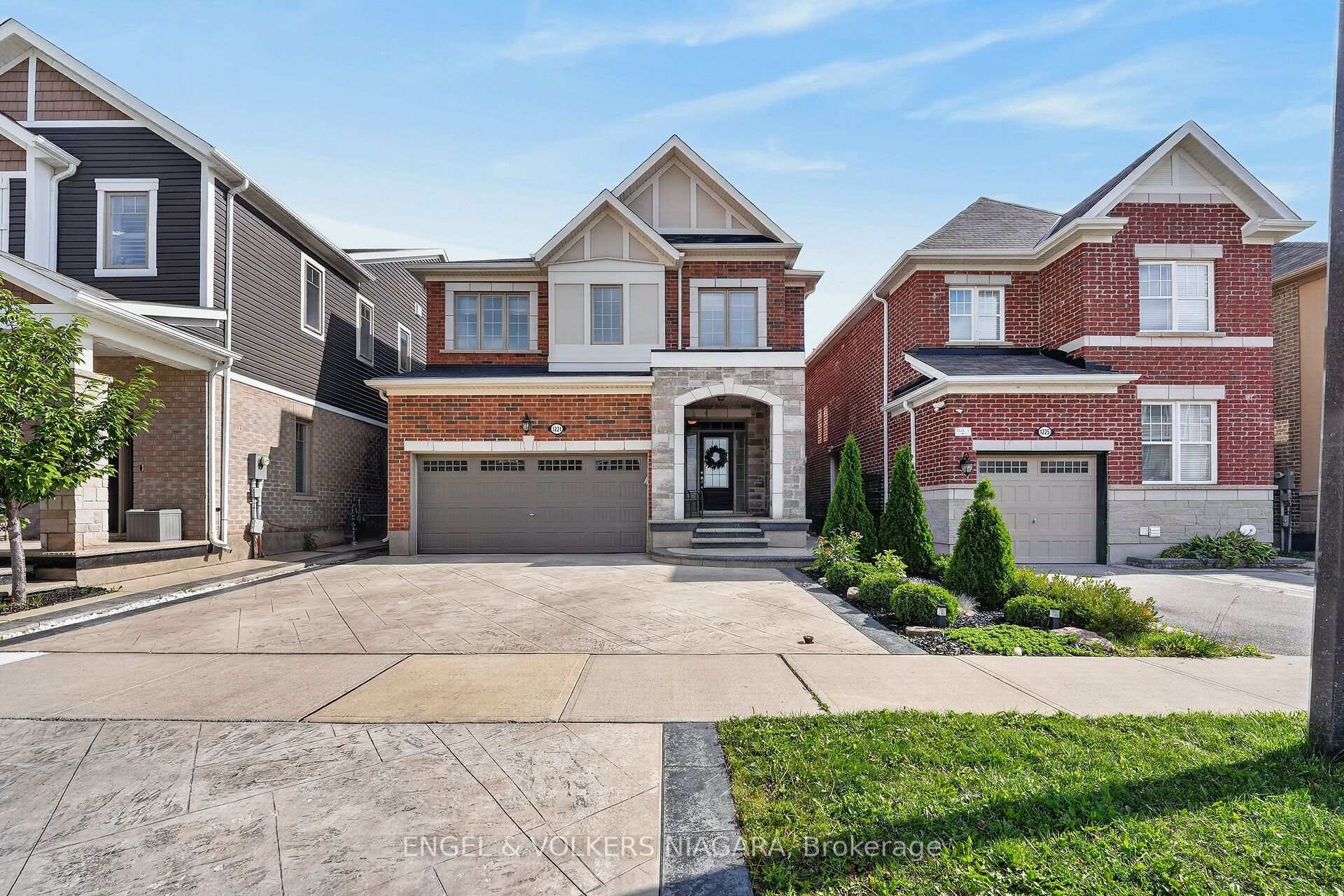 Photo 3 of 1221 Rose Way S, Milton, Cobban — HOMEH