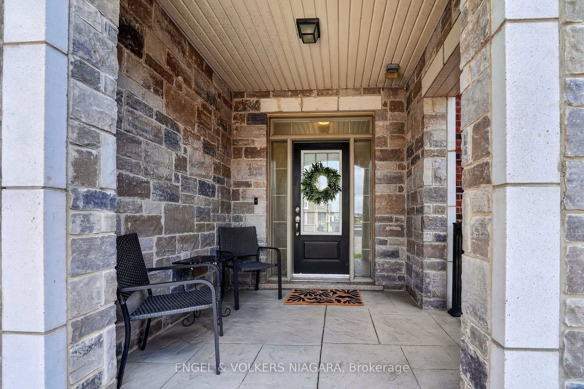 Photo 5 of 1221 Rose Way S, Milton, Cobban — HOMEH