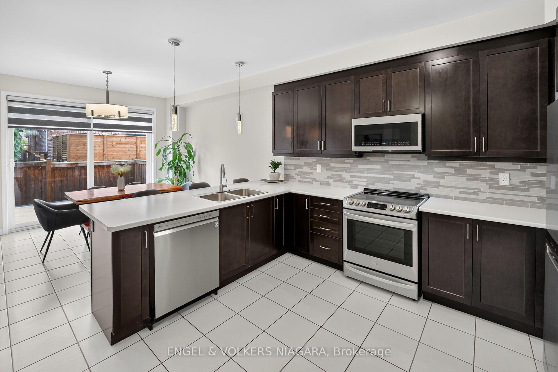 Photo 7 of 1221 Rose Way S, Milton, Cobban — HOMEH