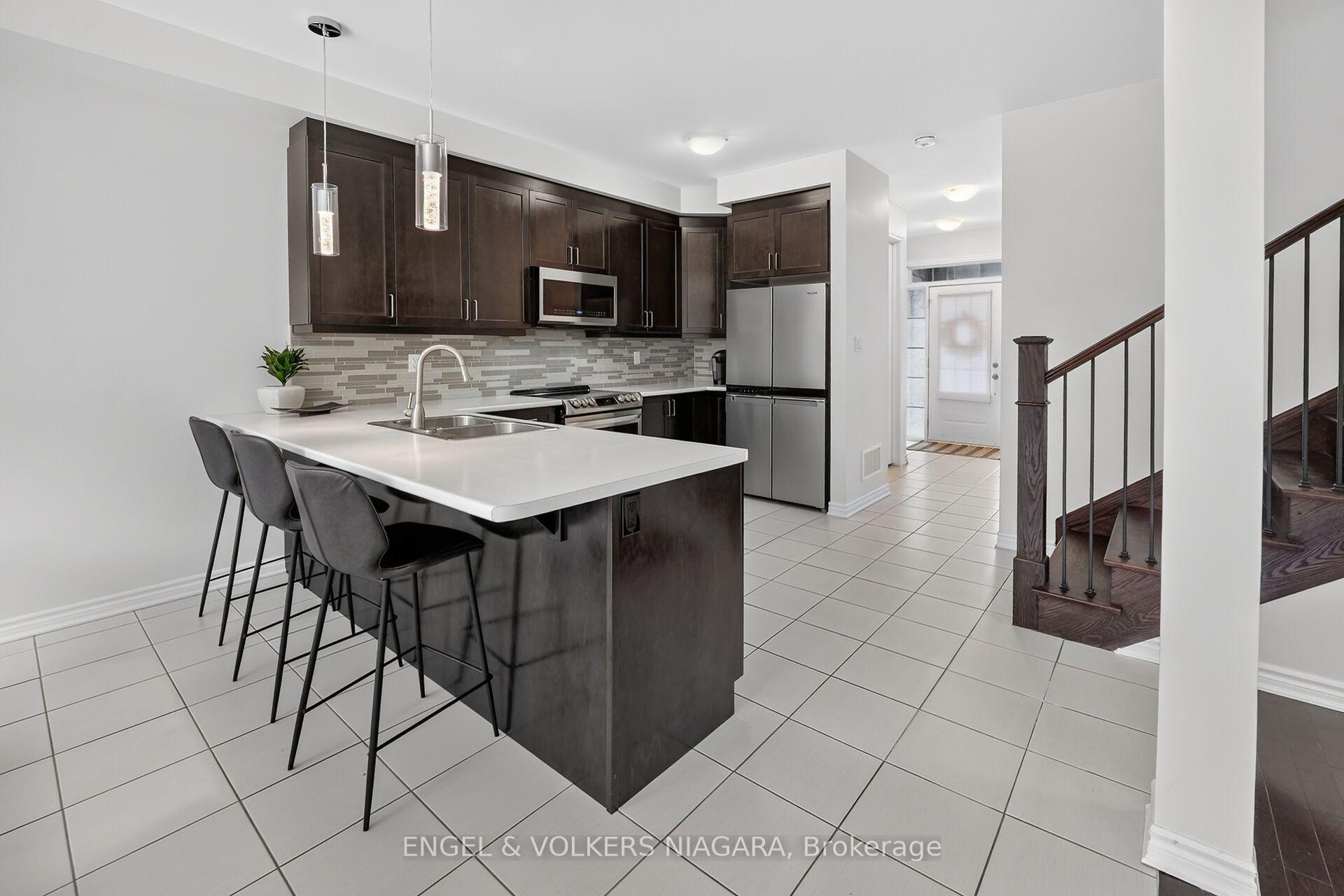 Photo 9 of 1221 Rose Way S, Milton, Cobban — HOMEH