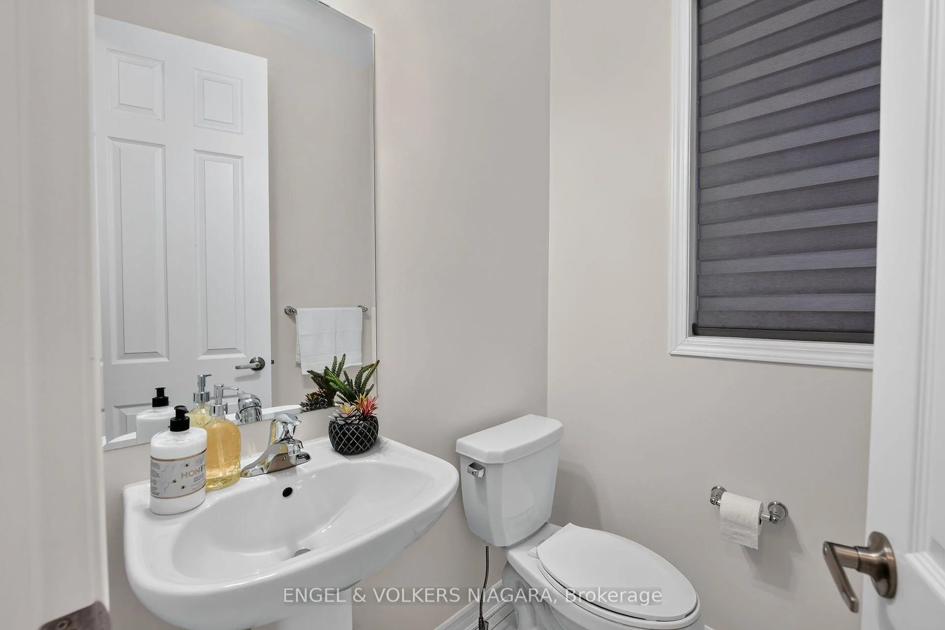 Photo 19 of 1221 Rose Way S, Milton, Cobban — HOMEH
