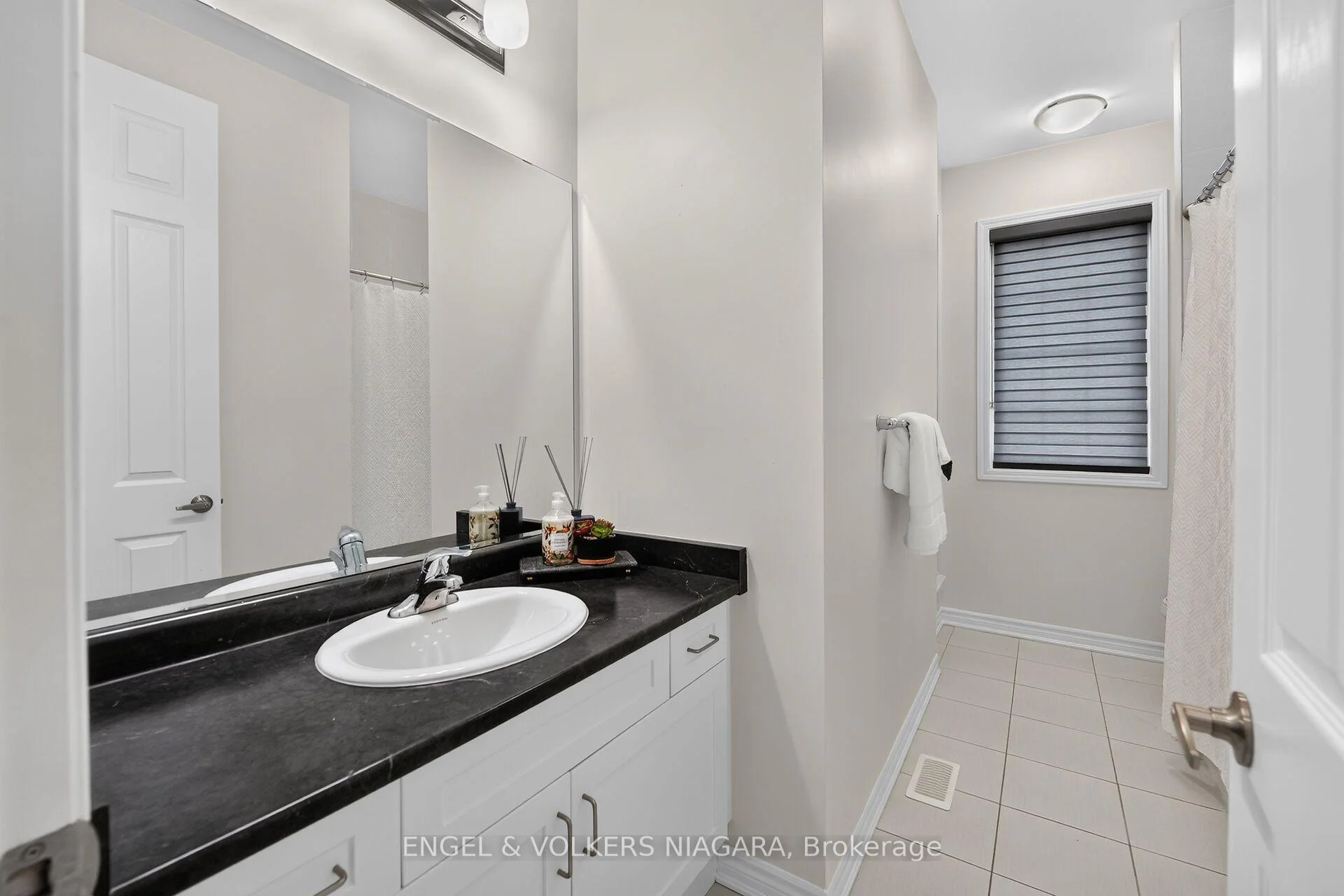 Photo 31 of 1221 Rose Way S, Milton, Cobban — HOMEH