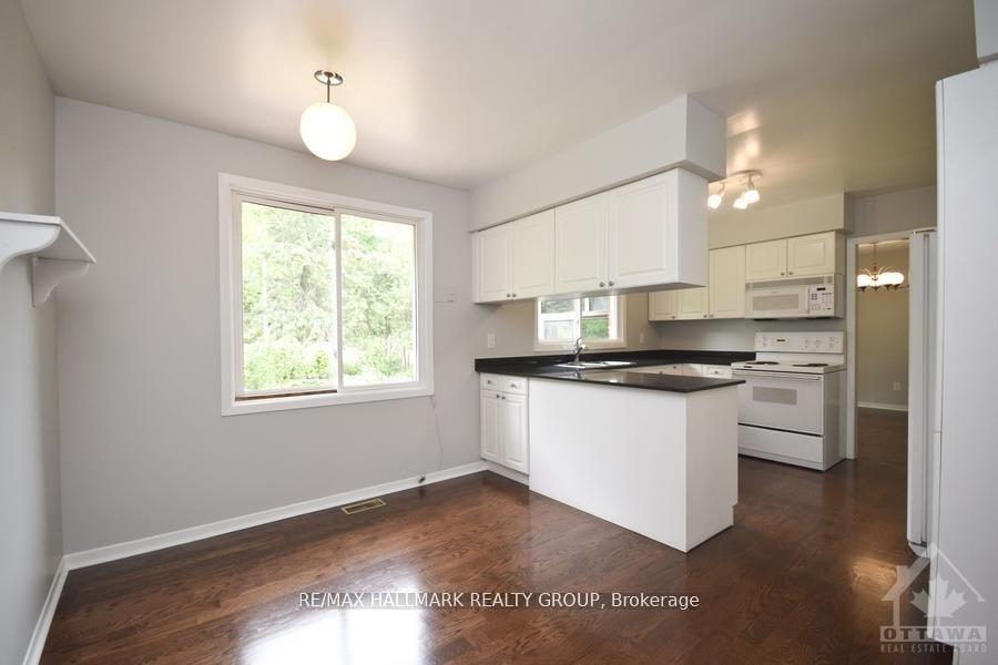 Photo 6 of 14 Whippoorwill Drive, Ottawa, Rothwell Heights — HOMEH