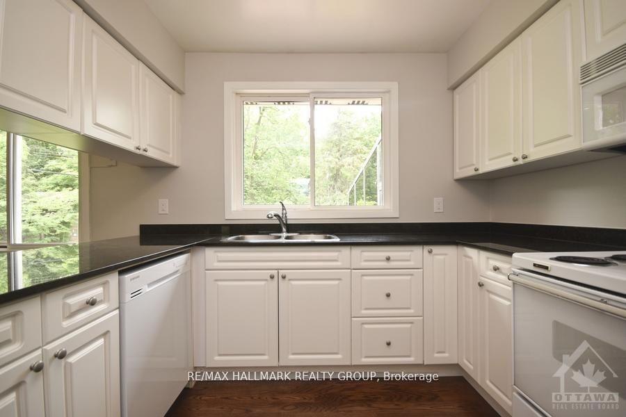 Photo 7 of 14 Whippoorwill Drive, Ottawa, Rothwell Heights — HOMEH