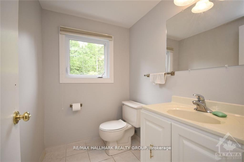 Photo 16 of 14 Whippoorwill Drive, Ottawa, Rothwell Heights — HOMEH