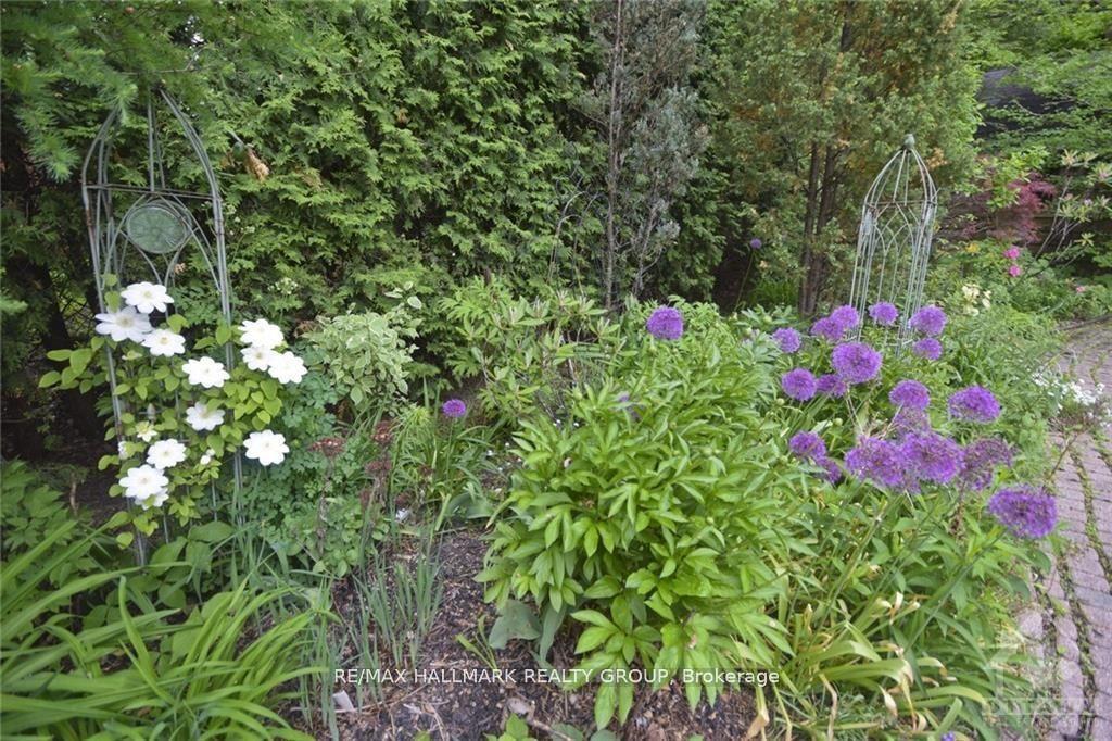 Photo 21 of 14 Whippoorwill Drive, Ottawa, Rothwell Heights — HOMEH