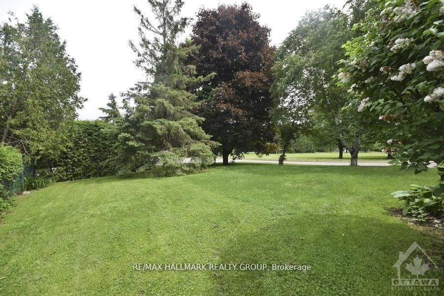 Photo 22 of 14 Whippoorwill Drive, Ottawa, Rothwell Heights — HOMEH