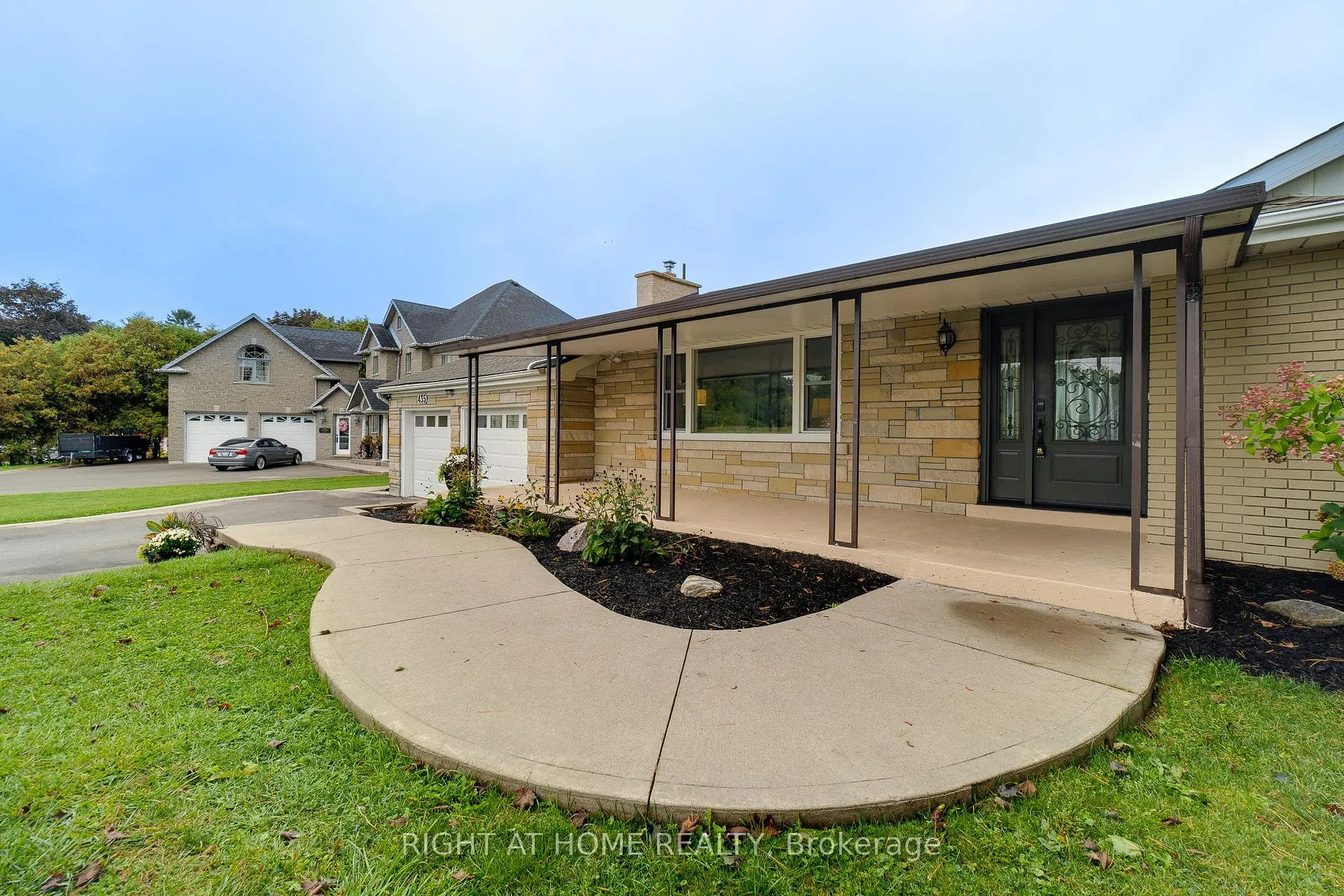 Photo 1 of 435 Parkside Drive, Hamilton, Waterdown — HOMEH