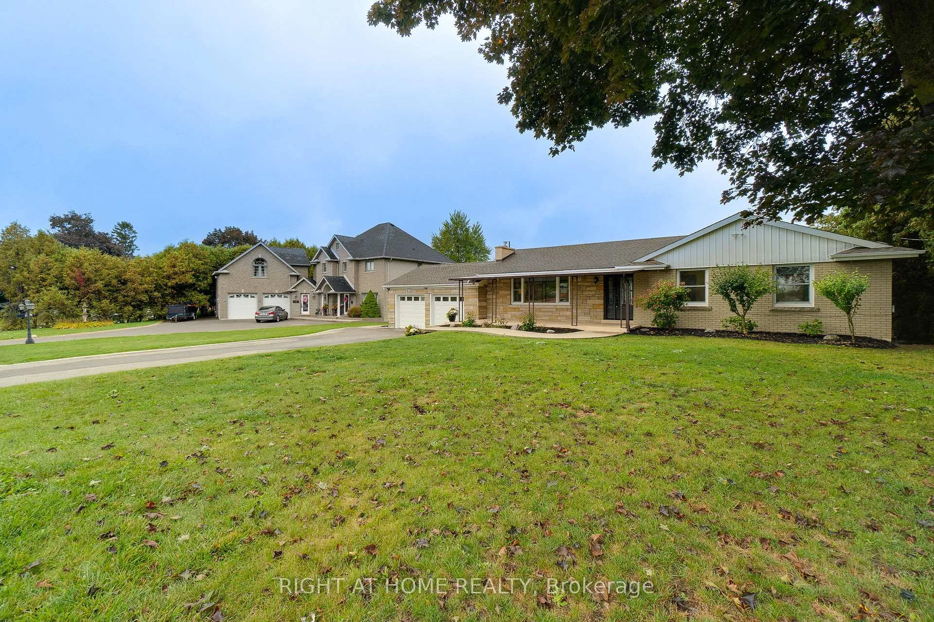 Photo 3 of 435 Parkside Drive, Hamilton, Waterdown — HOMEH