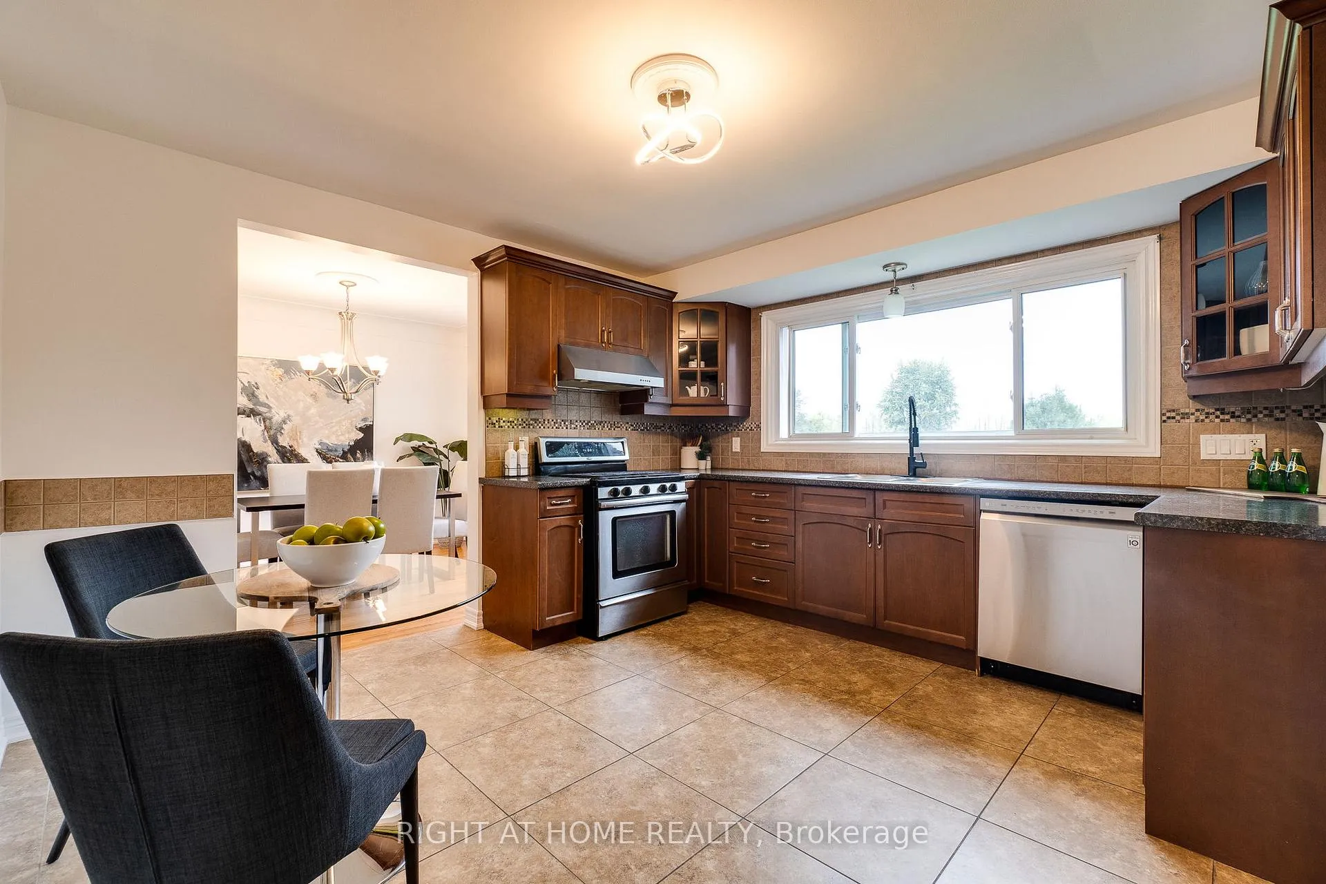 Photo 14 of 435 Parkside Drive, Hamilton, Waterdown — HOMEH