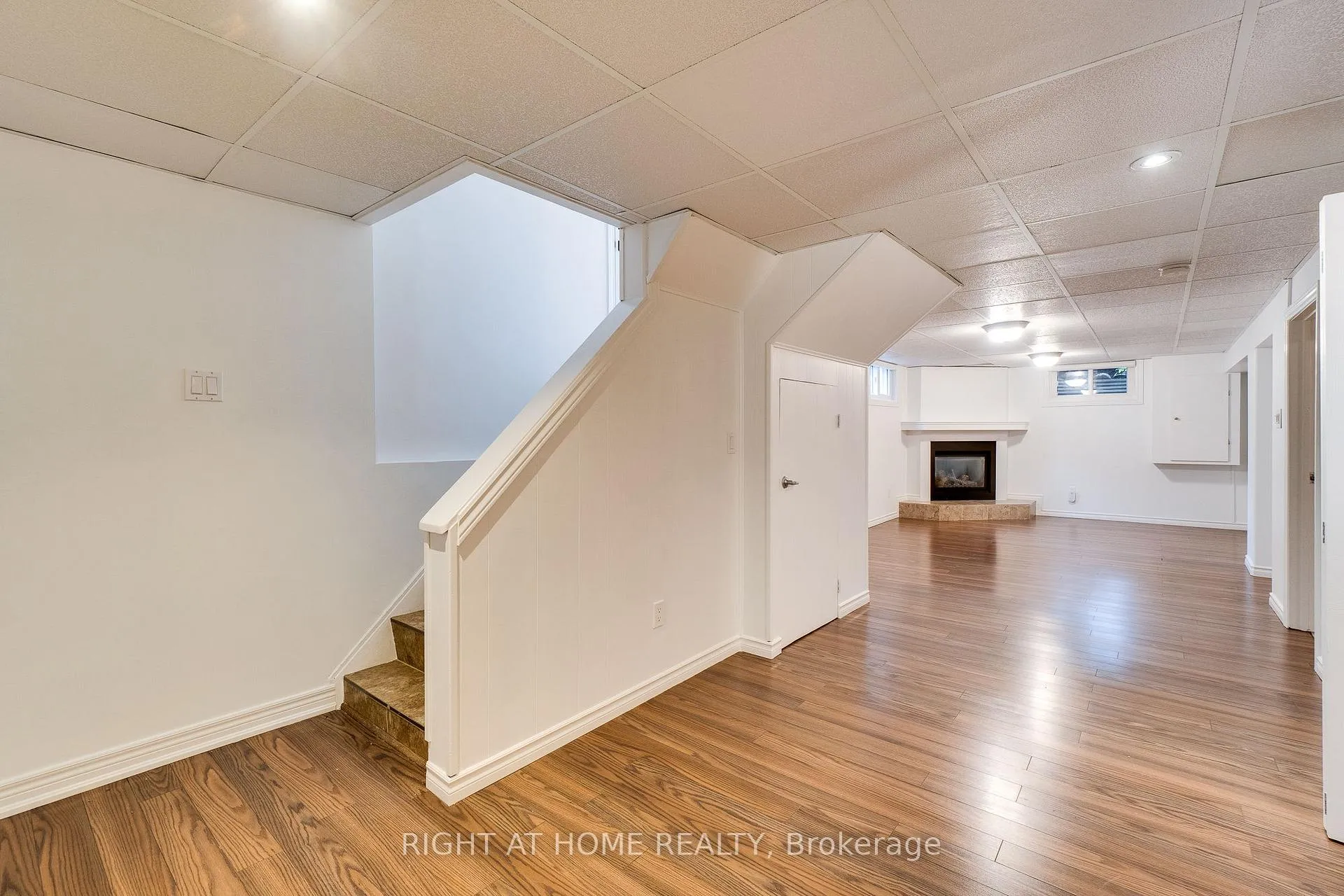Photo 24 of 435 Parkside Drive, Hamilton, Waterdown — HOMEH
