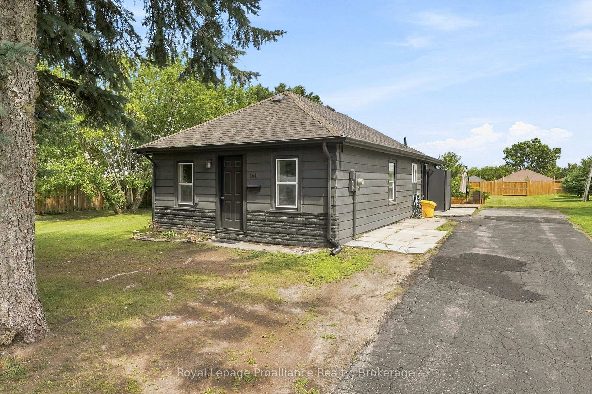Photo 2 of 161 University Avenue, Belleville, Belleville Ward — HOMEH