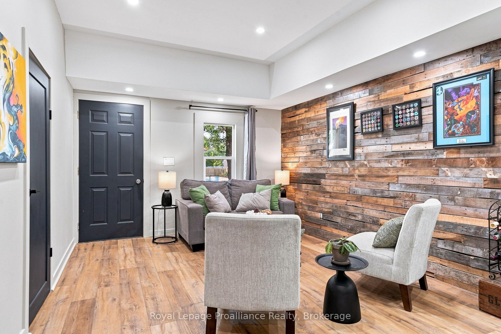 Photo 11 of 161 University Avenue, Belleville, Belleville Ward — HOMEH