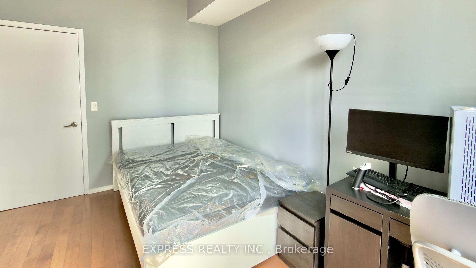 Photo 5 of Unit 2006, 75 St. Nicholas Street, Toronto, Bay Street Corridor — HOMEH