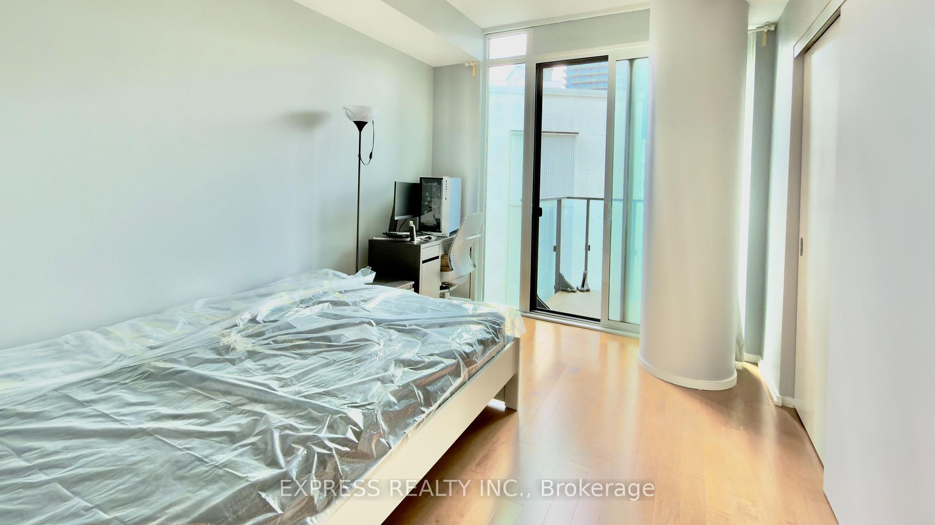 Photo 14 of Unit 2006, 75 St. Nicholas Street, Toronto, Bay Street Corridor — HOMEH