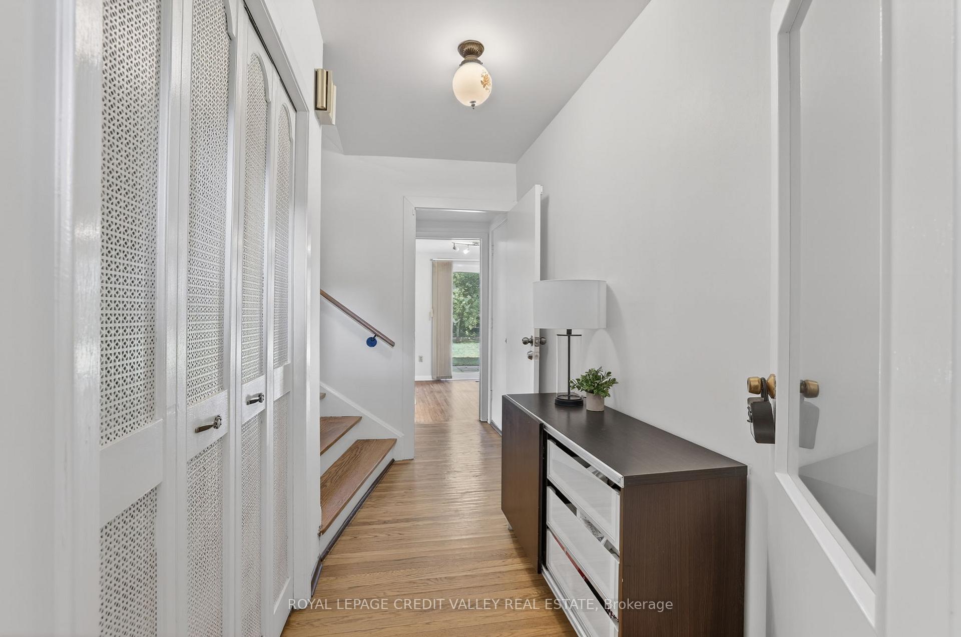 Photo 6 of 32 Farmington Drive, Brampton, Brampton East — HOMEH