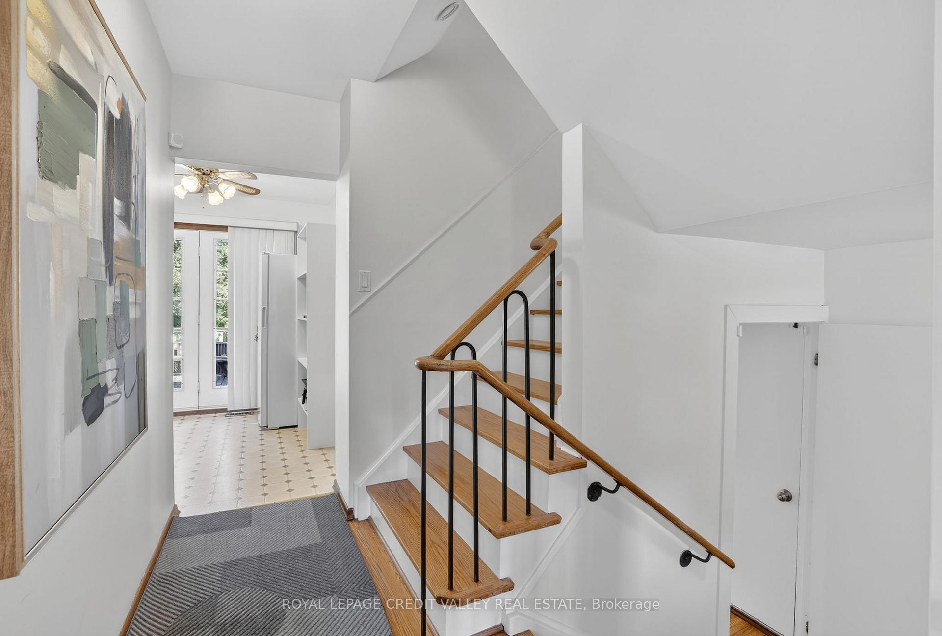 Photo 8 of 32 Farmington Drive, Brampton, Brampton East — HOMEH