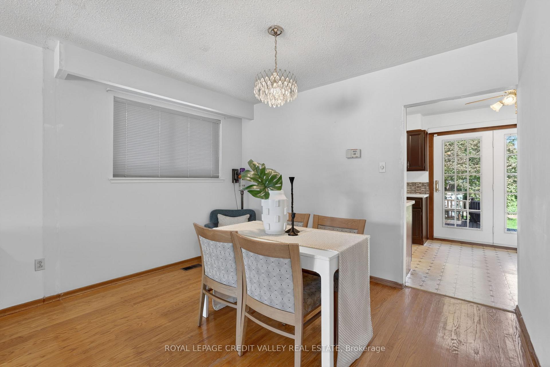 Photo 13 of 32 Farmington Drive, Brampton, Brampton East — HOMEH