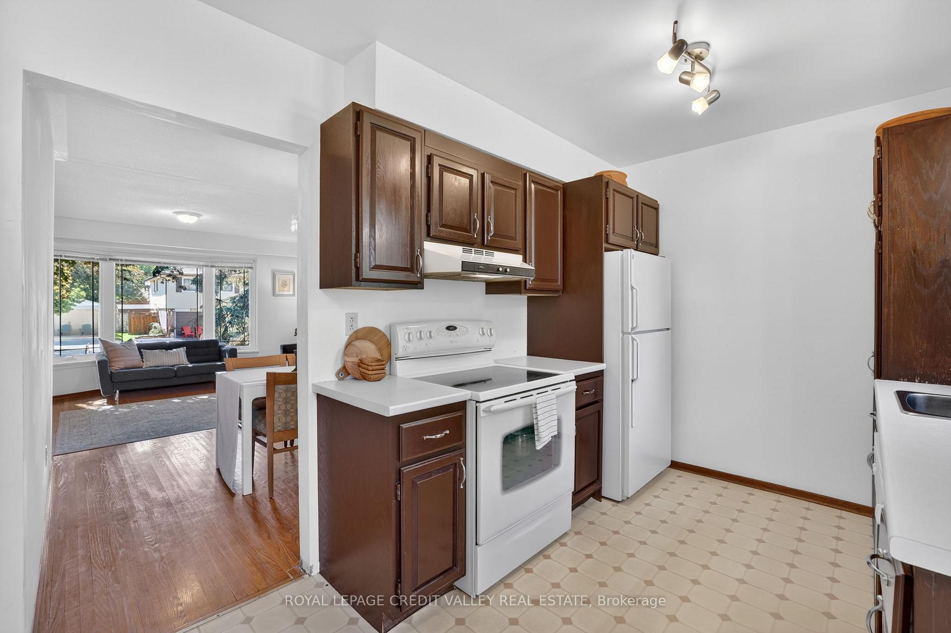Photo 17 of 32 Farmington Drive, Brampton, Brampton East — HOMEH