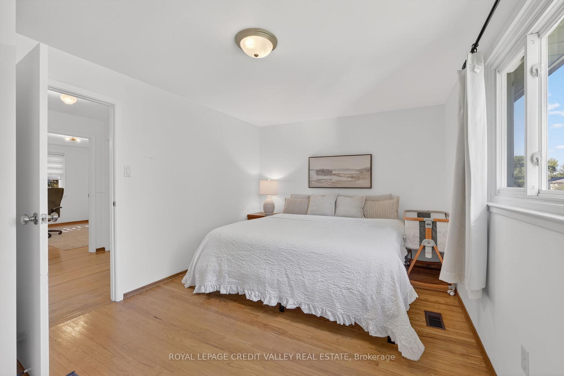 Photo 21 of 32 Farmington Drive, Brampton, Brampton East — HOMEH