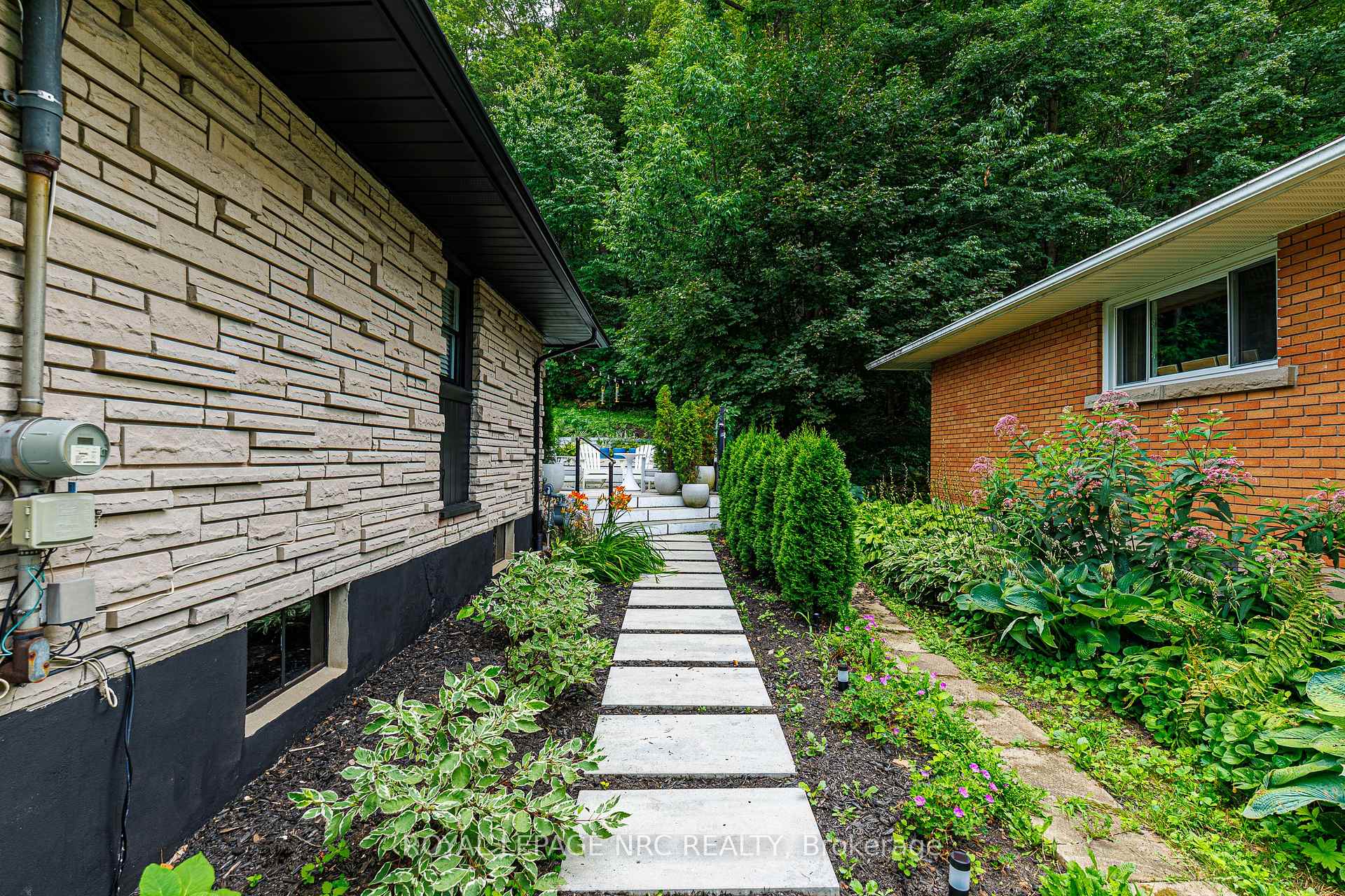 Photo 3 of 180 Woodside Drive, St. Catharines, Glendale/Glenridge — HOMEH