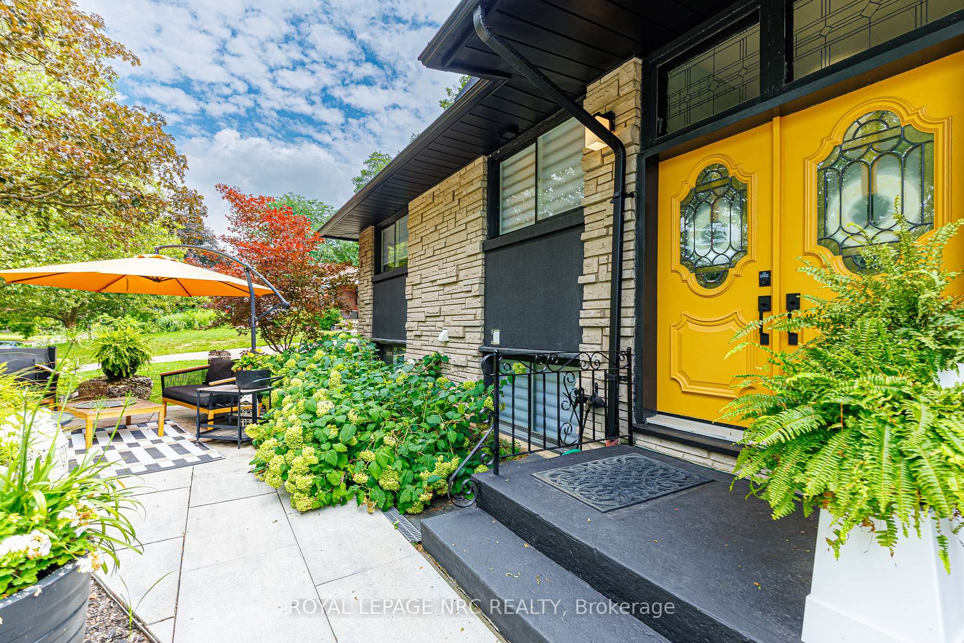 Photo 5 of 180 Woodside Drive, St. Catharines, Glendale/Glenridge — HOMEH