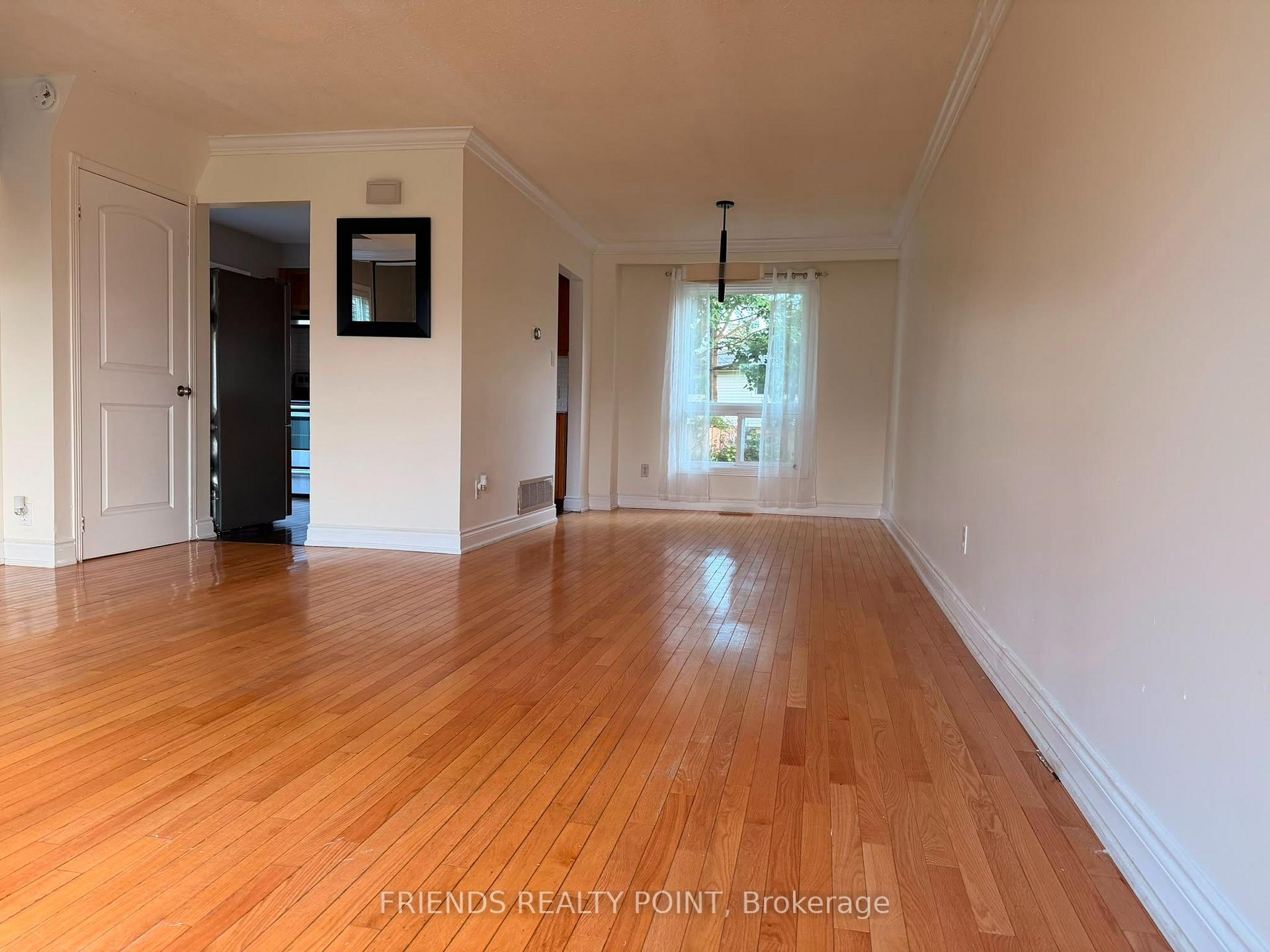 Photo 3 of 242 Browning Trail, Barrie, Letitia Heights — HOMEH