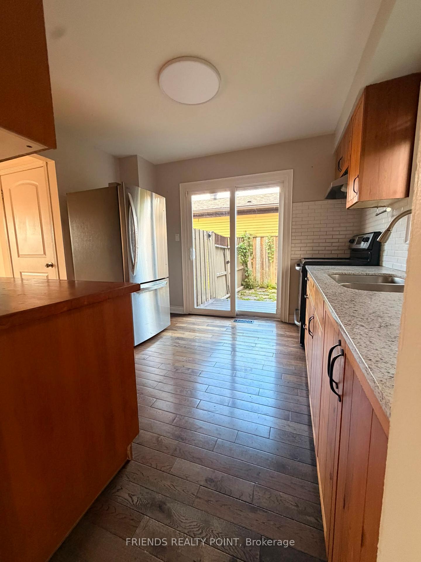 Photo 5 of 242 Browning Trail, Barrie, Letitia Heights — HOMEH