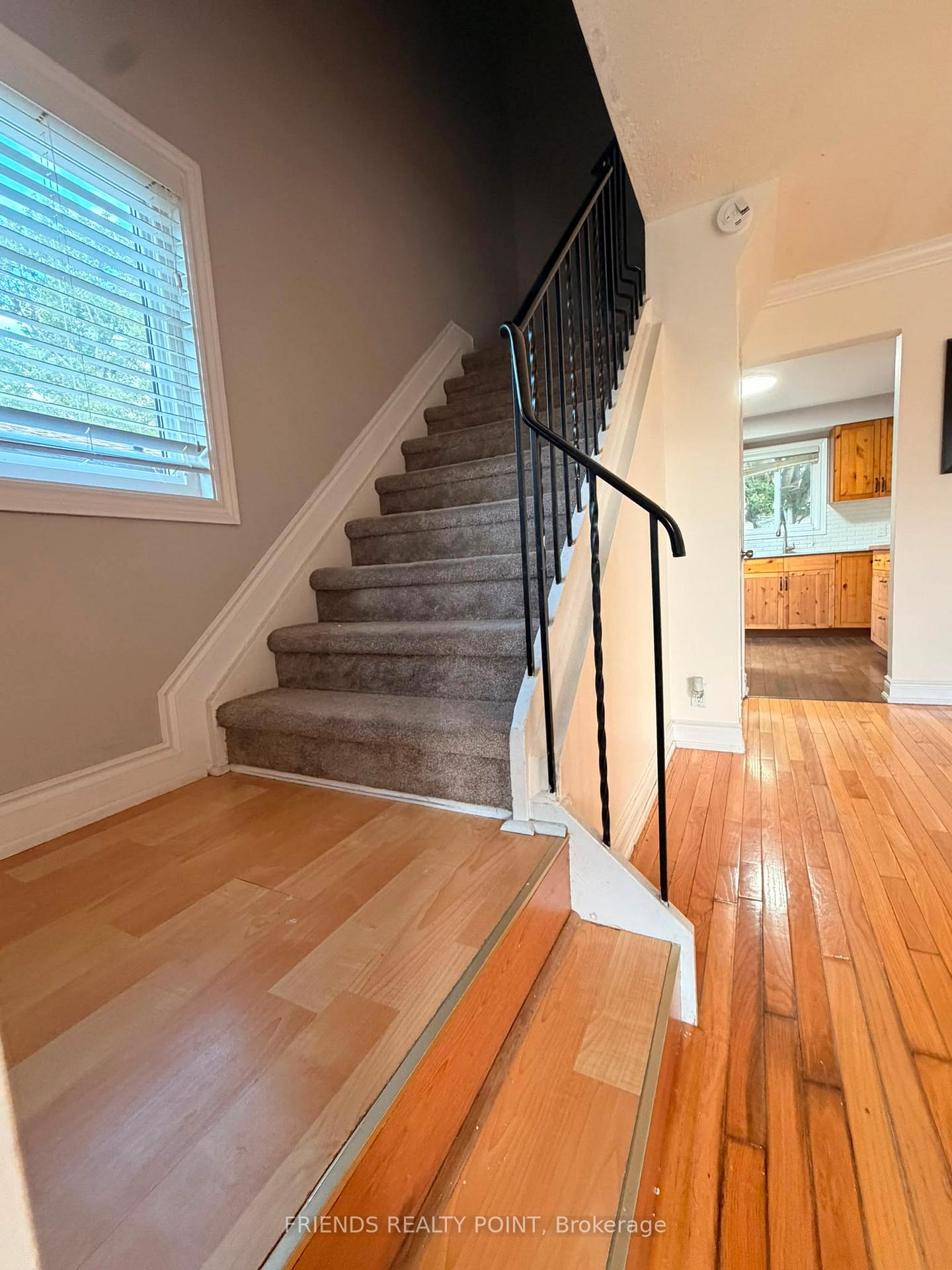 Photo 7 of 242 Browning Trail, Barrie, Letitia Heights — HOMEH