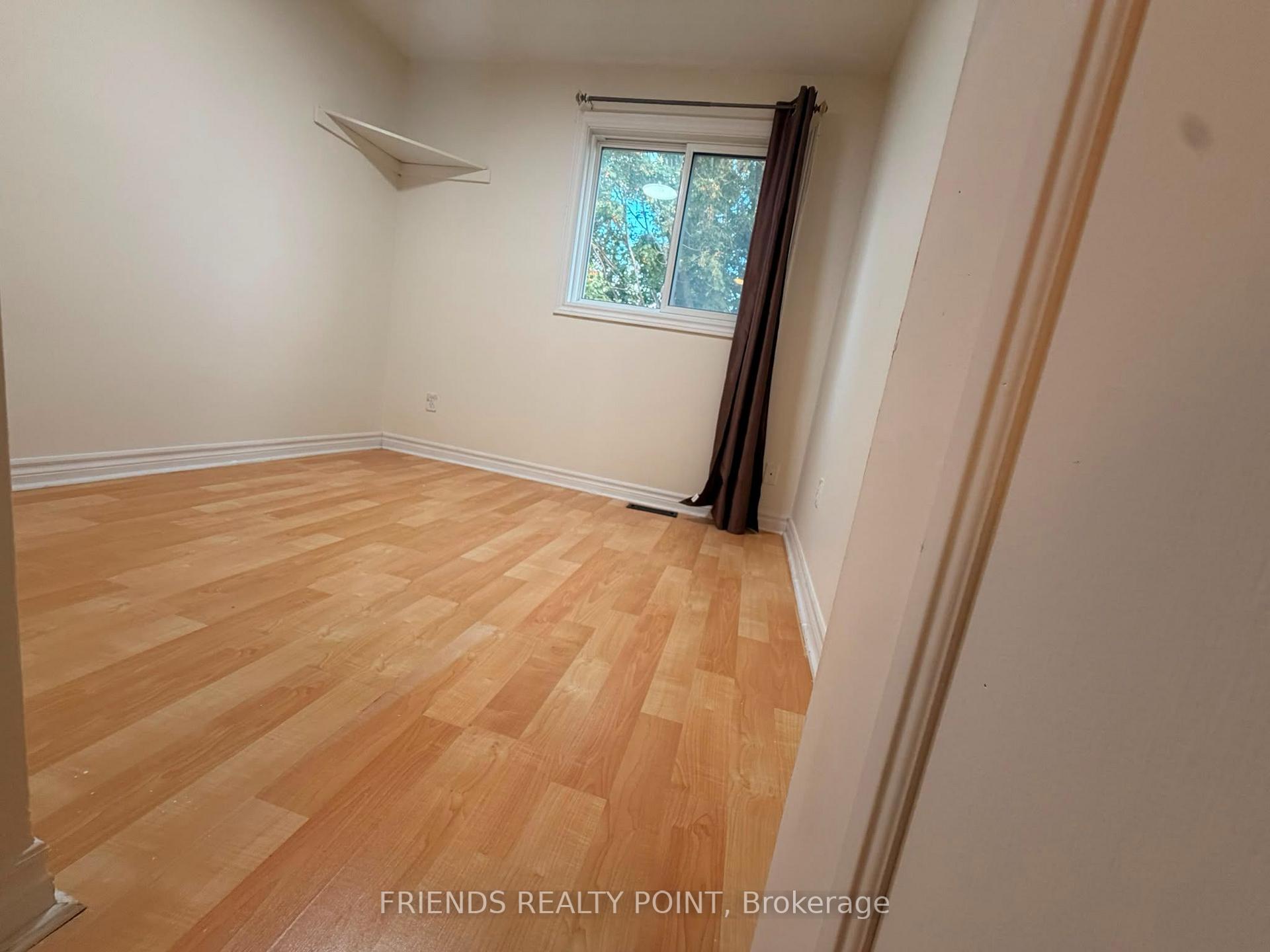 Photo 10 of 242 Browning Trail, Barrie, Letitia Heights — HOMEH