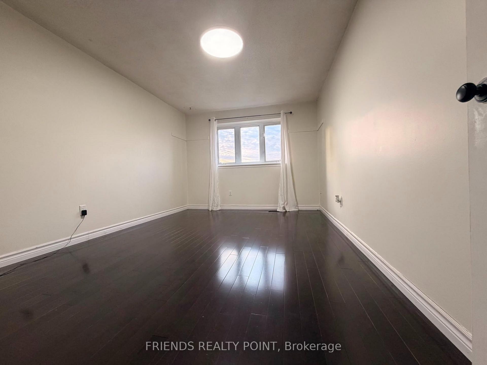 Photo 13 of 242 Browning Trail, Barrie, Letitia Heights — HOMEH