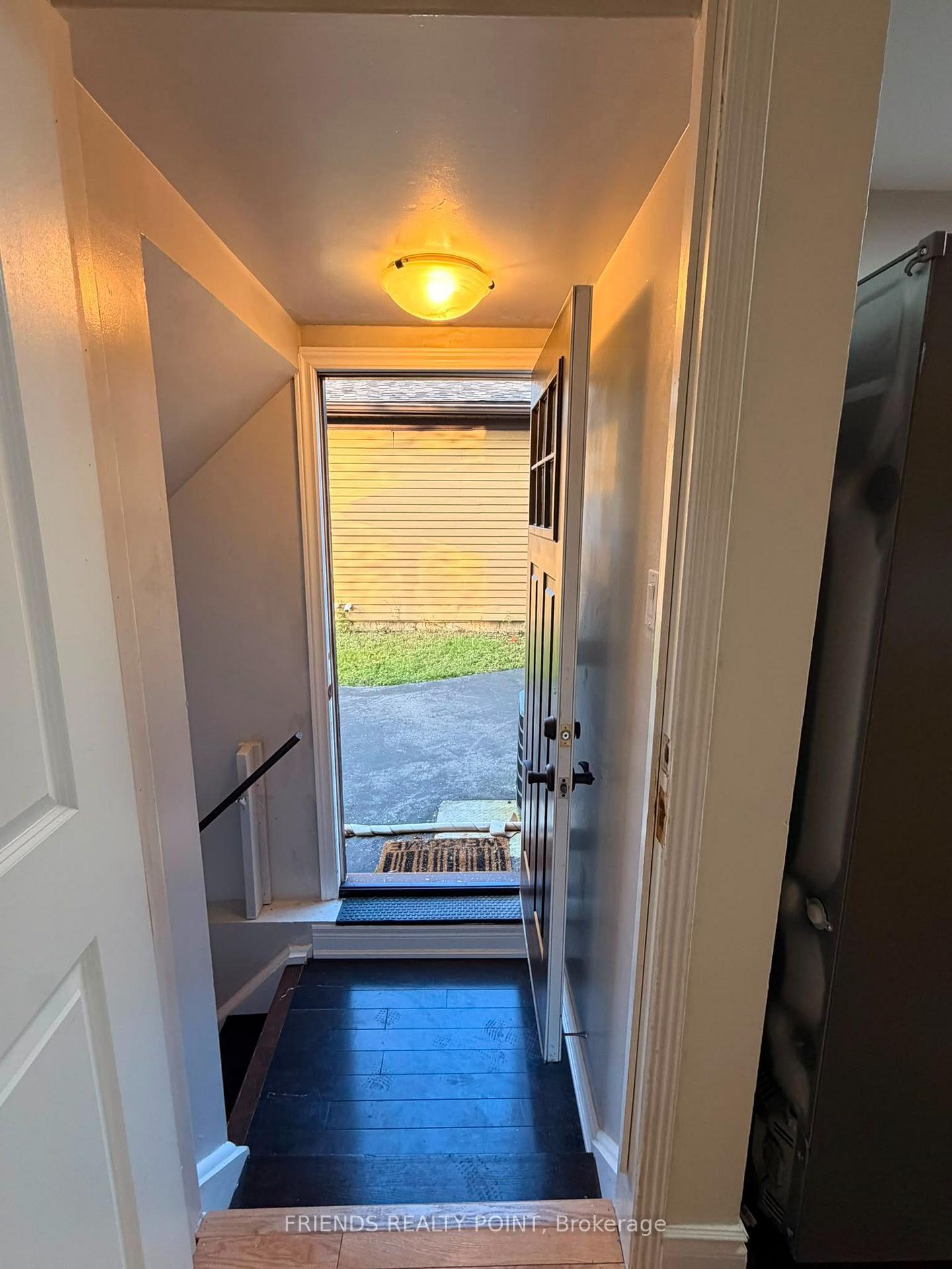 Photo 18 of 242 Browning Trail, Barrie, Letitia Heights — HOMEH