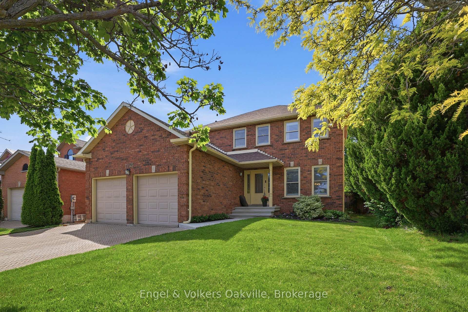 Photo 1 of 1245 Creekside Drive, Oakville, Wedgewood Creek — HOMEH