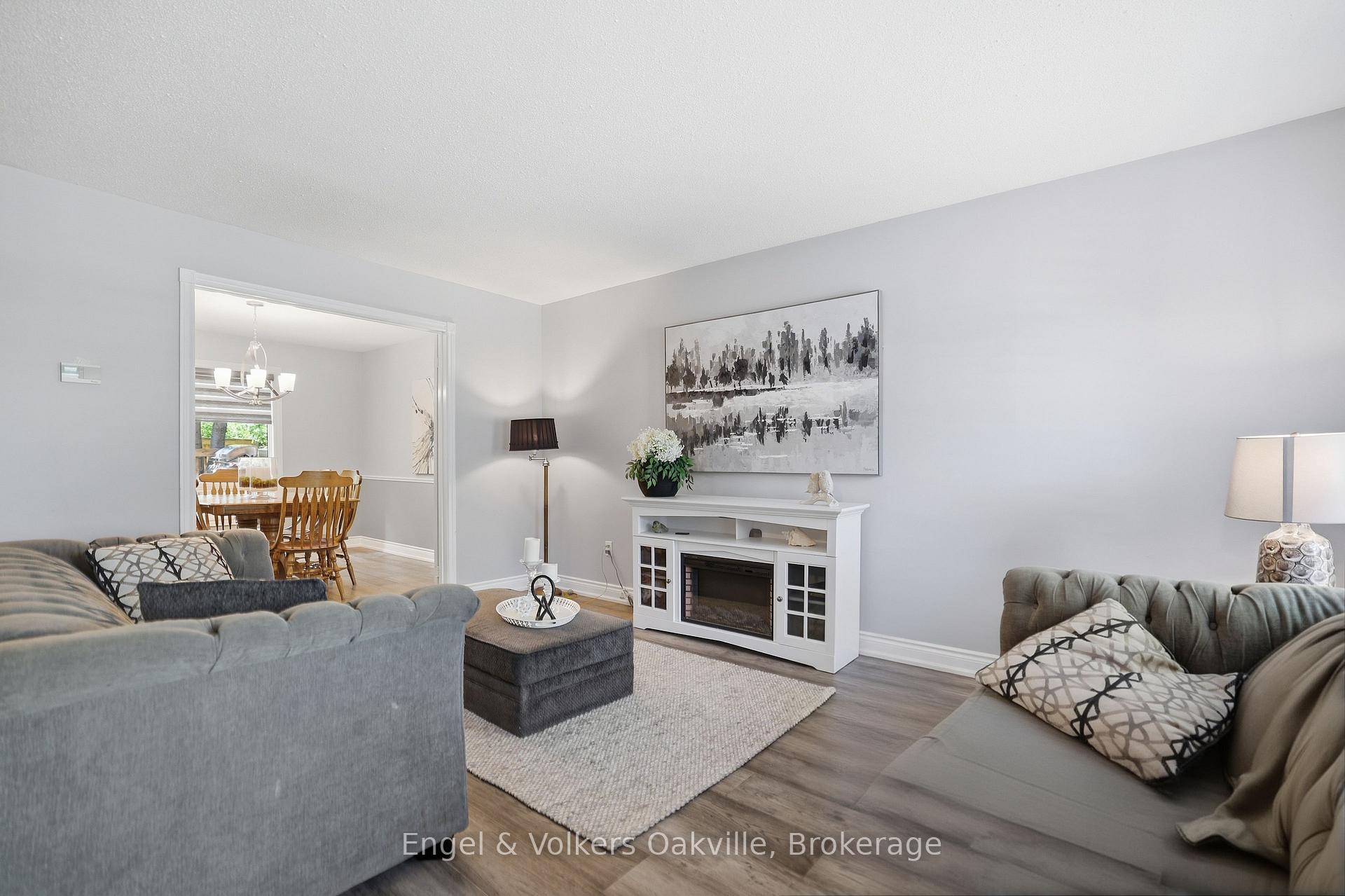 Photo 3 of 1245 Creekside Drive, Oakville, Wedgewood Creek — HOMEH