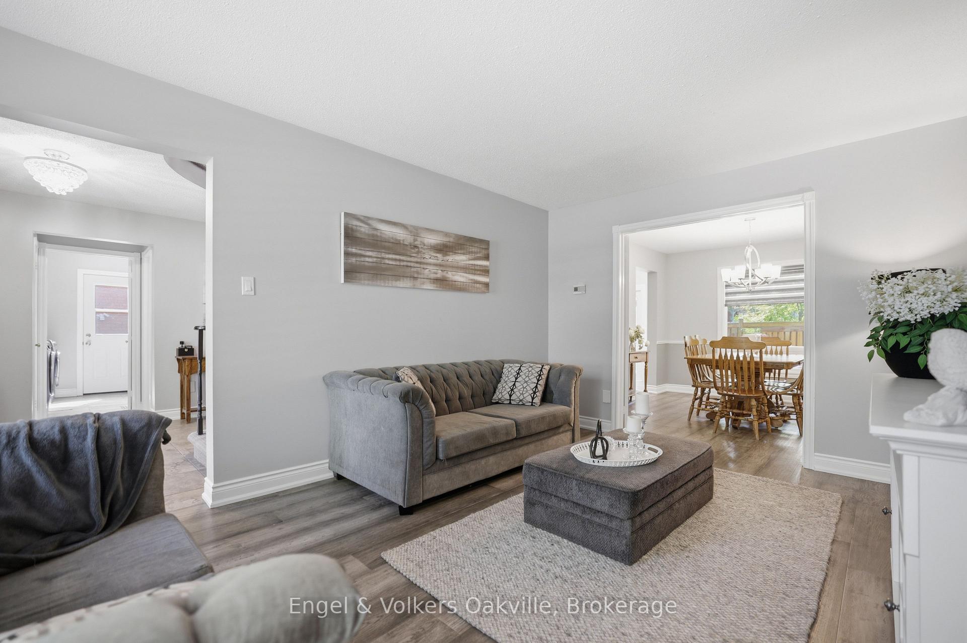 Photo 4 of 1245 Creekside Drive, Oakville, Wedgewood Creek — HOMEH