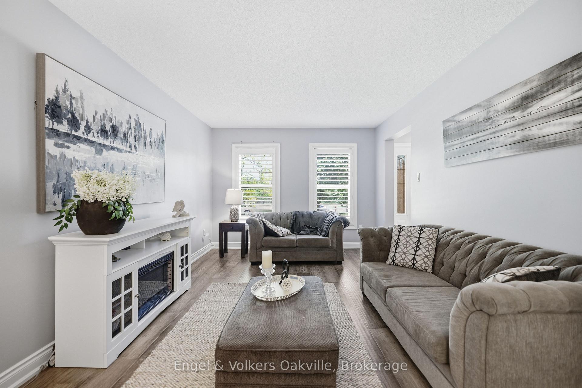 Photo 5 of 1245 Creekside Drive, Oakville, Wedgewood Creek — HOMEH