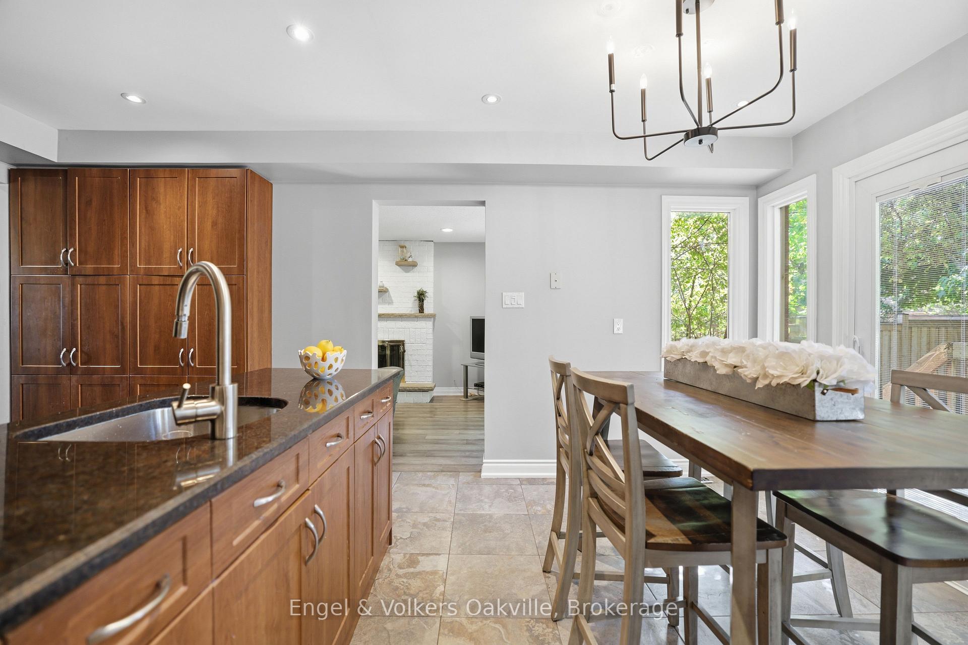 Photo 7 of 1245 Creekside Drive, Oakville, Wedgewood Creek — HOMEH