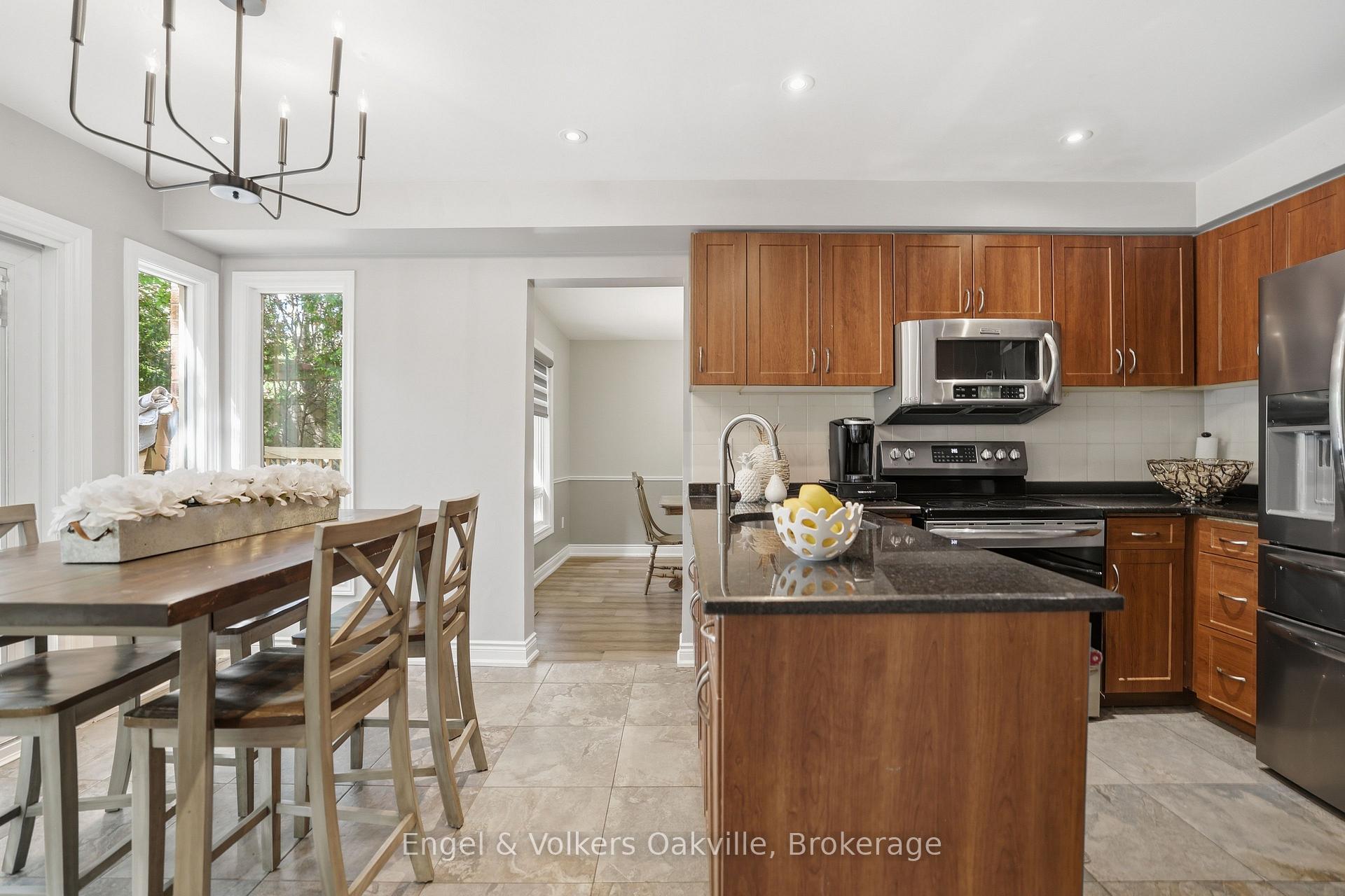 Photo 9 of 1245 Creekside Drive, Oakville, Wedgewood Creek — HOMEH
