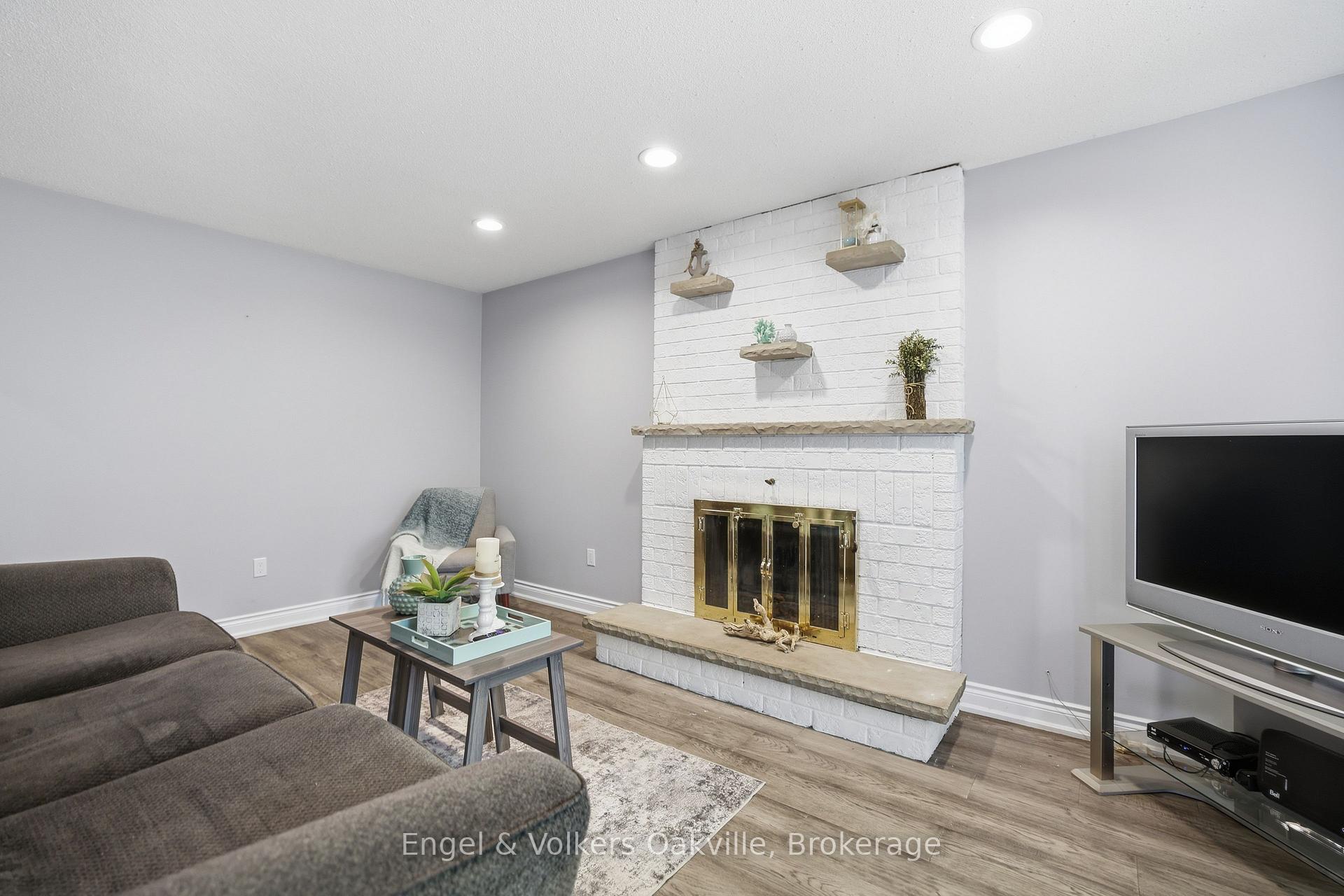 Photo 11 of 1245 Creekside Drive, Oakville, Wedgewood Creek — HOMEH