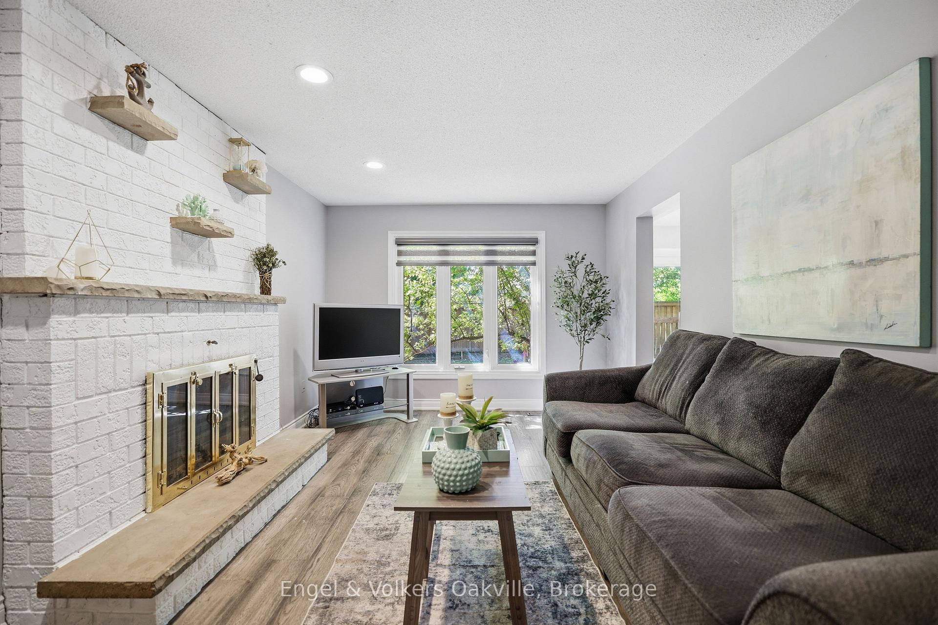 Photo 12 of 1245 Creekside Drive, Oakville, Wedgewood Creek — HOMEH