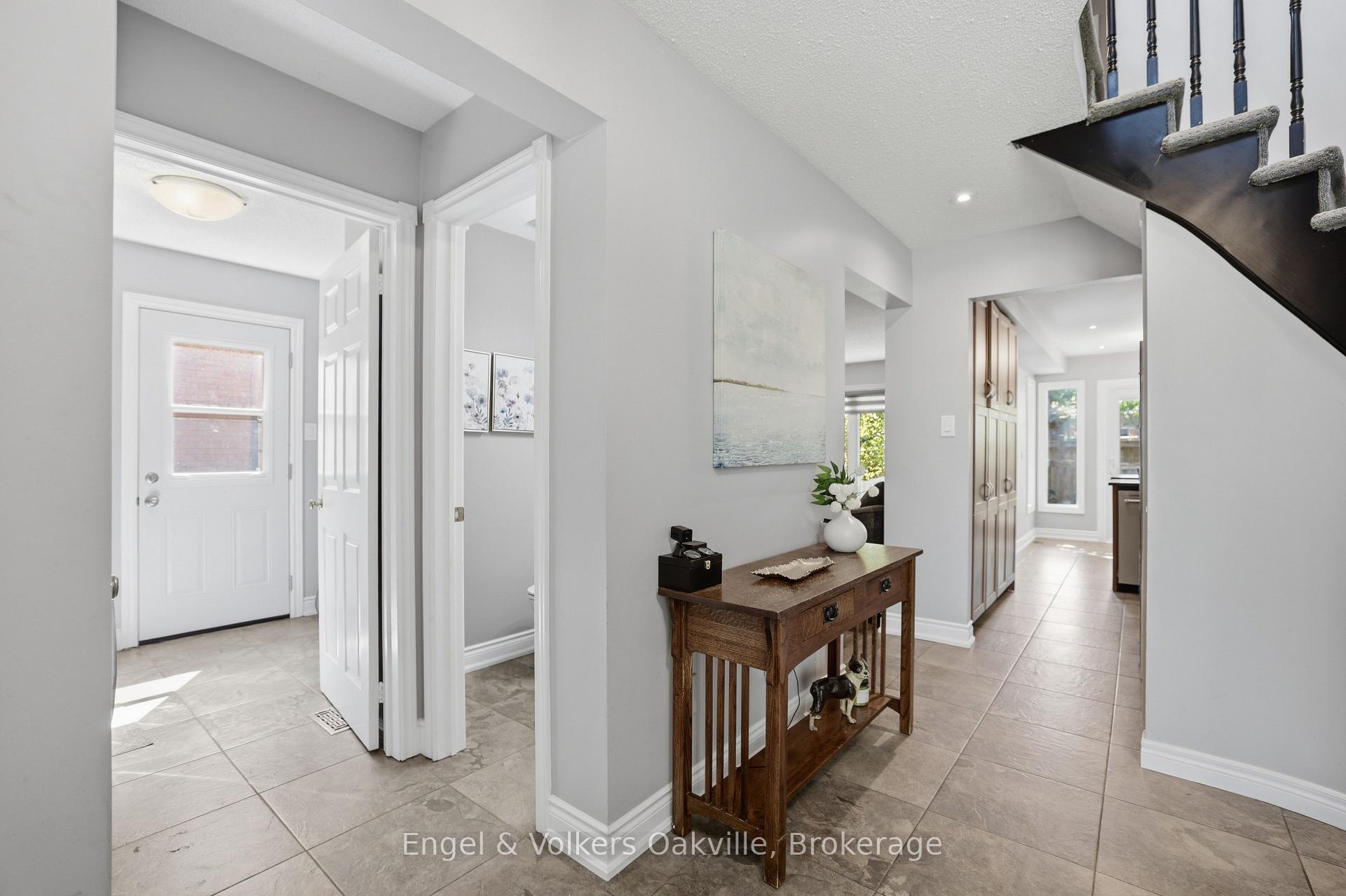 Photo 13 of 1245 Creekside Drive, Oakville, Wedgewood Creek — HOMEH