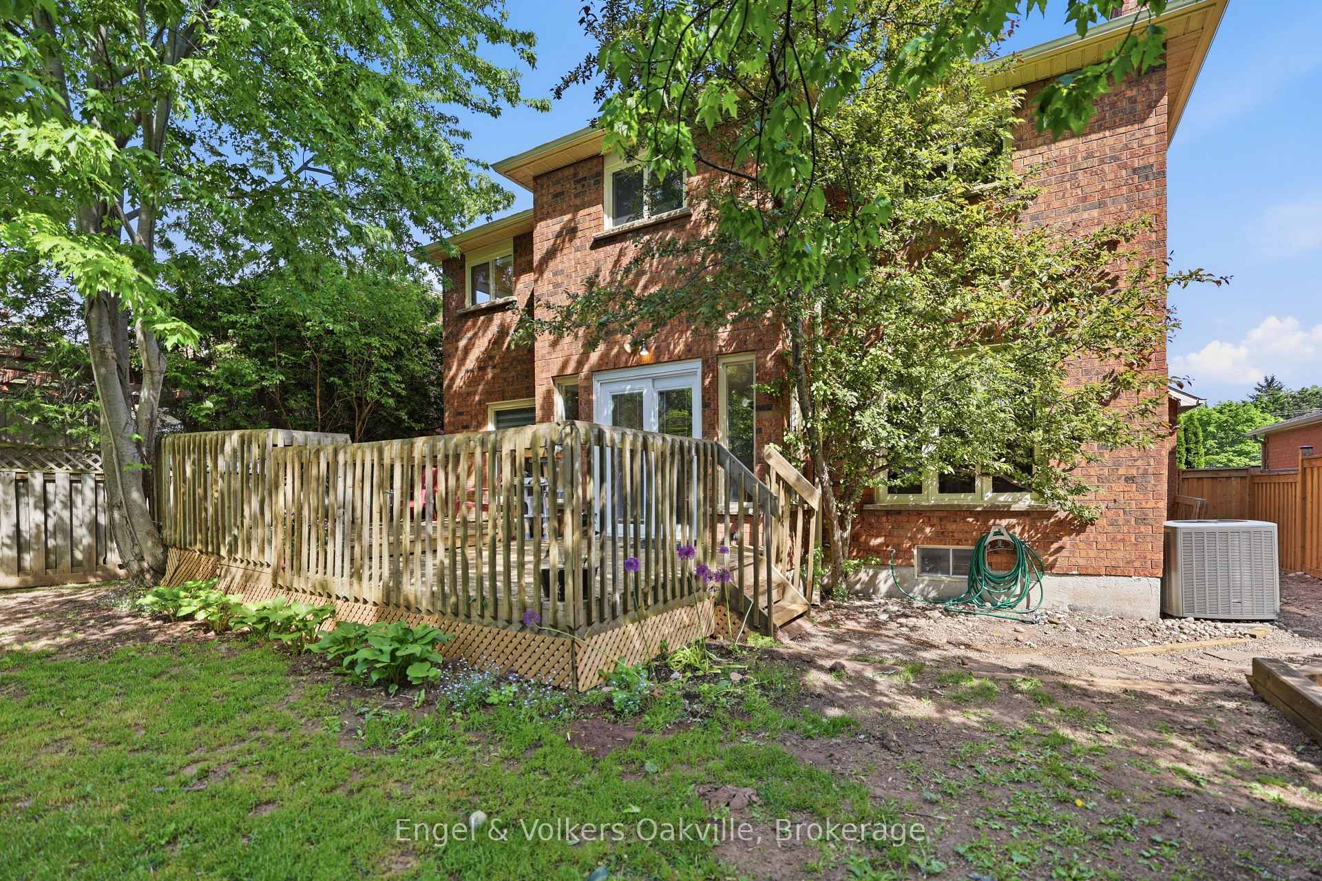Photo 17 of 1245 Creekside Drive, Oakville, Wedgewood Creek — HOMEH