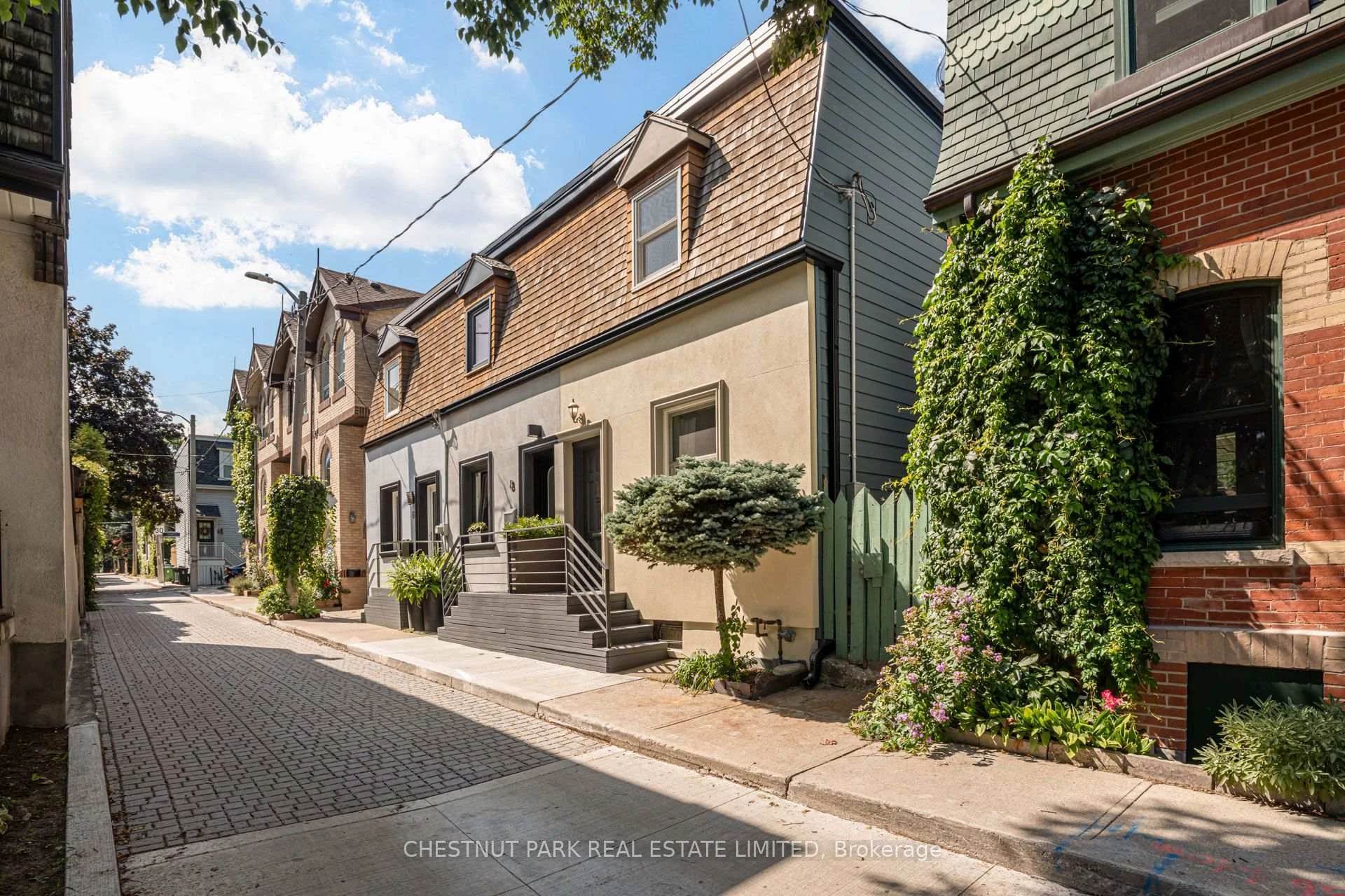 Photo 7 of 10 Sackville Place, Toronto, Cabbagetown-South St. James Town — HOMEH