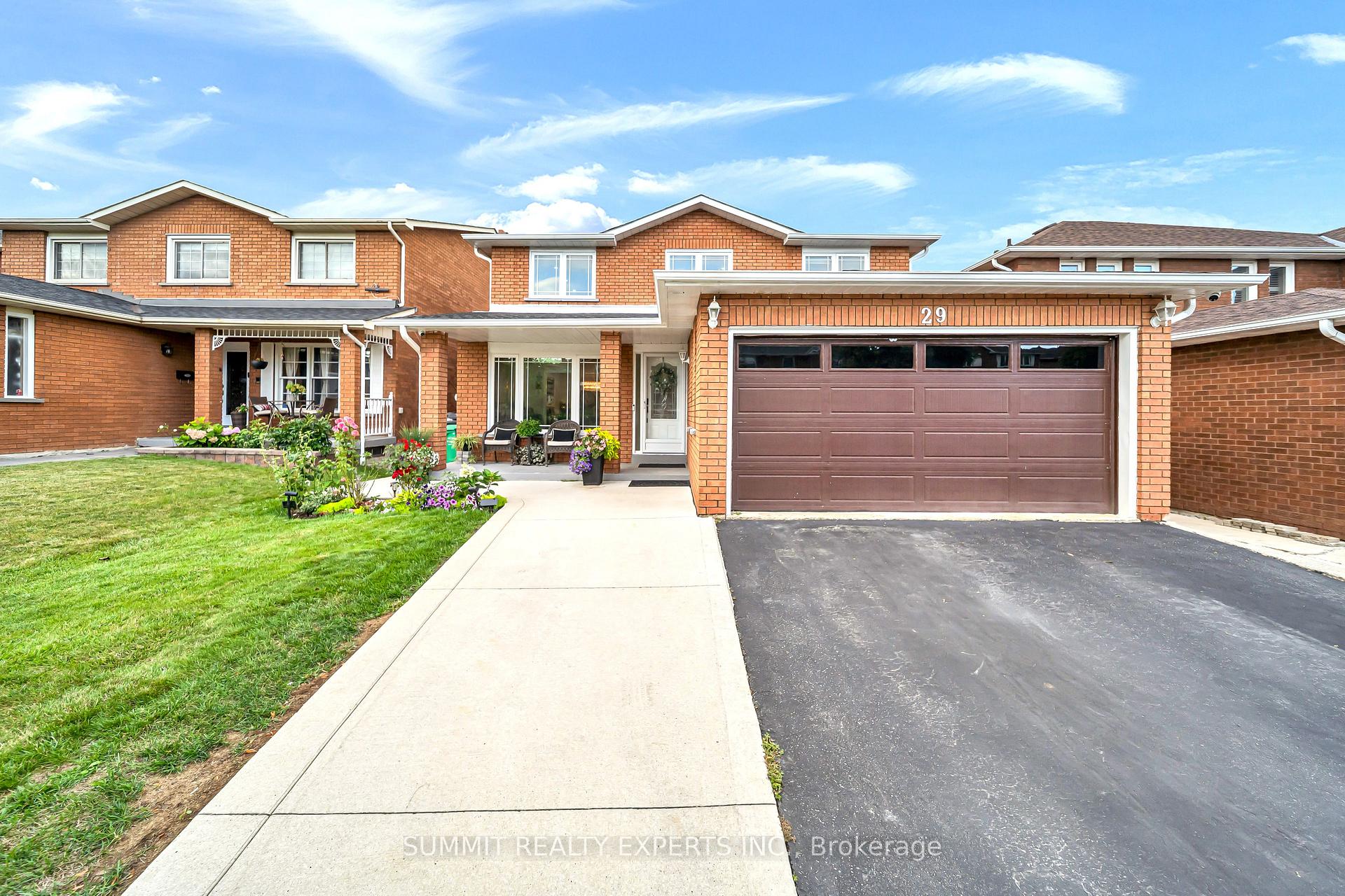 Photo 2 of 29 Coronation Circle, Brampton, Heart Lake West — HOMEH