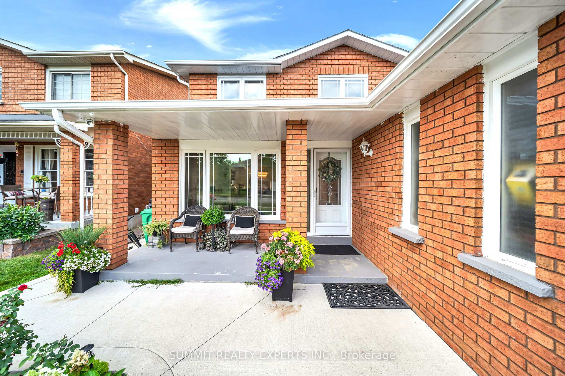 Photo 3 of 29 Coronation Circle, Brampton, Heart Lake West — HOMEH