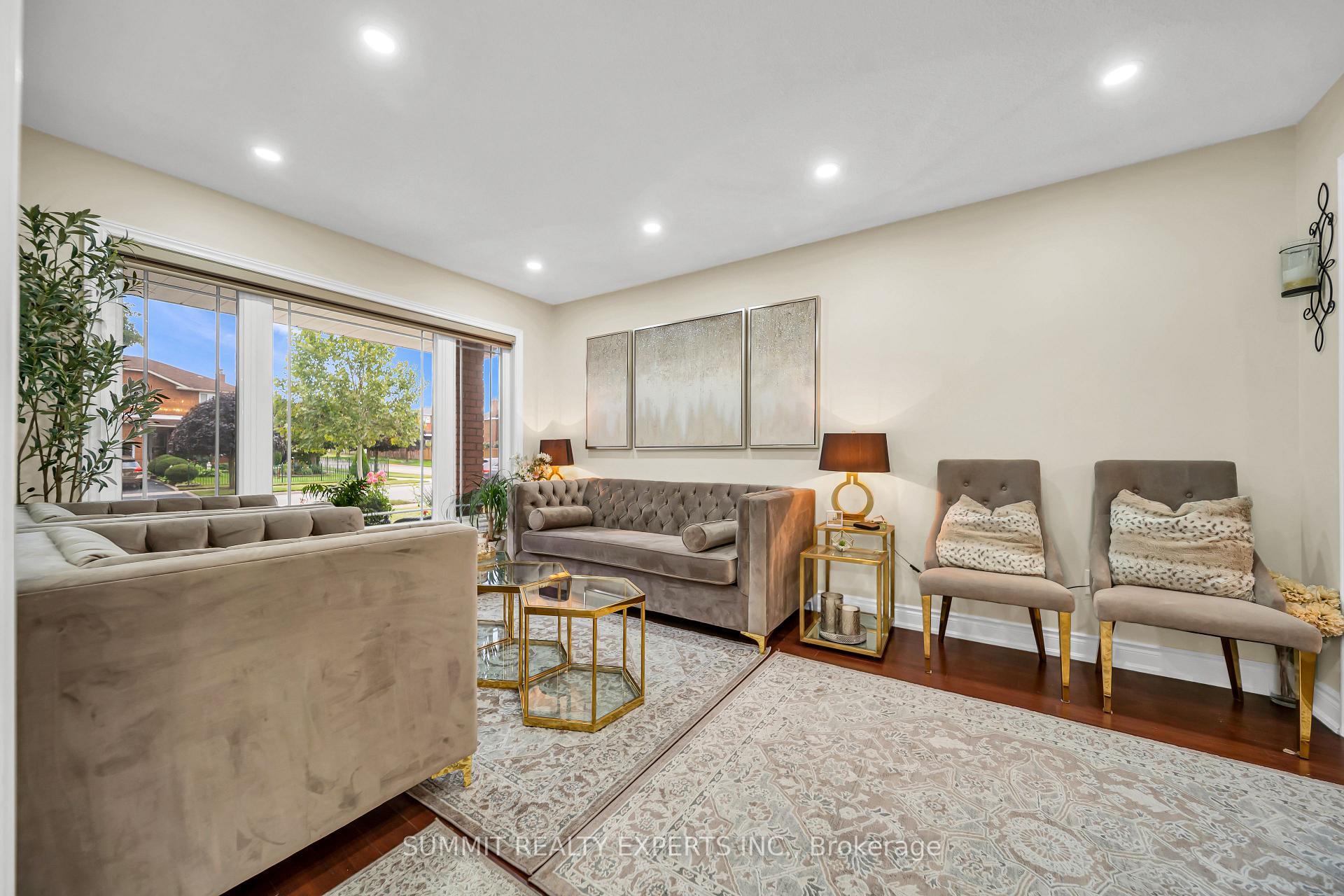 Photo 5 of 29 Coronation Circle, Brampton, Heart Lake West — HOMEH