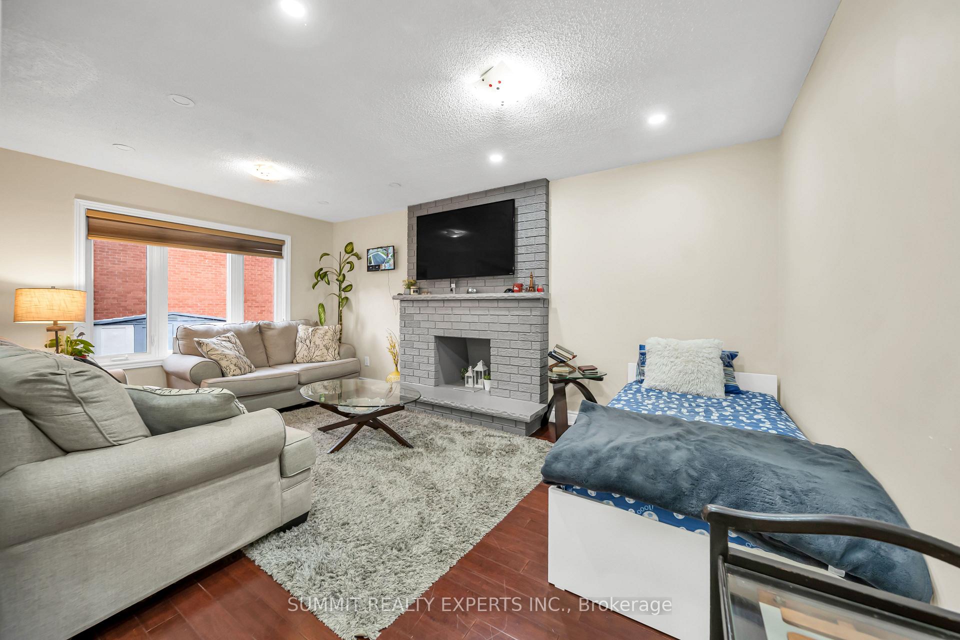 Photo 14 of 29 Coronation Circle, Brampton, Heart Lake West — HOMEH
