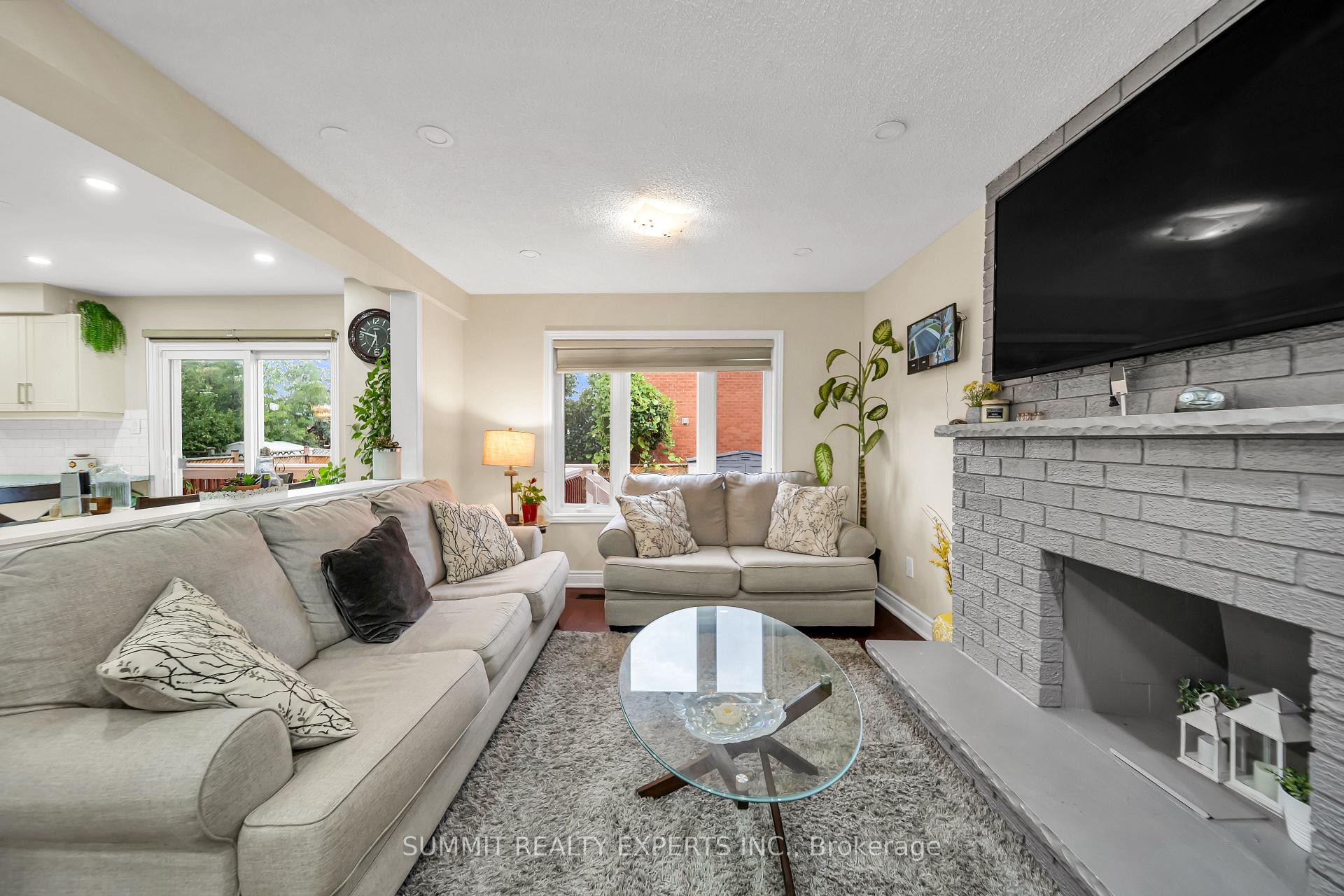 Photo 15 of 29 Coronation Circle, Brampton, Heart Lake West — HOMEH