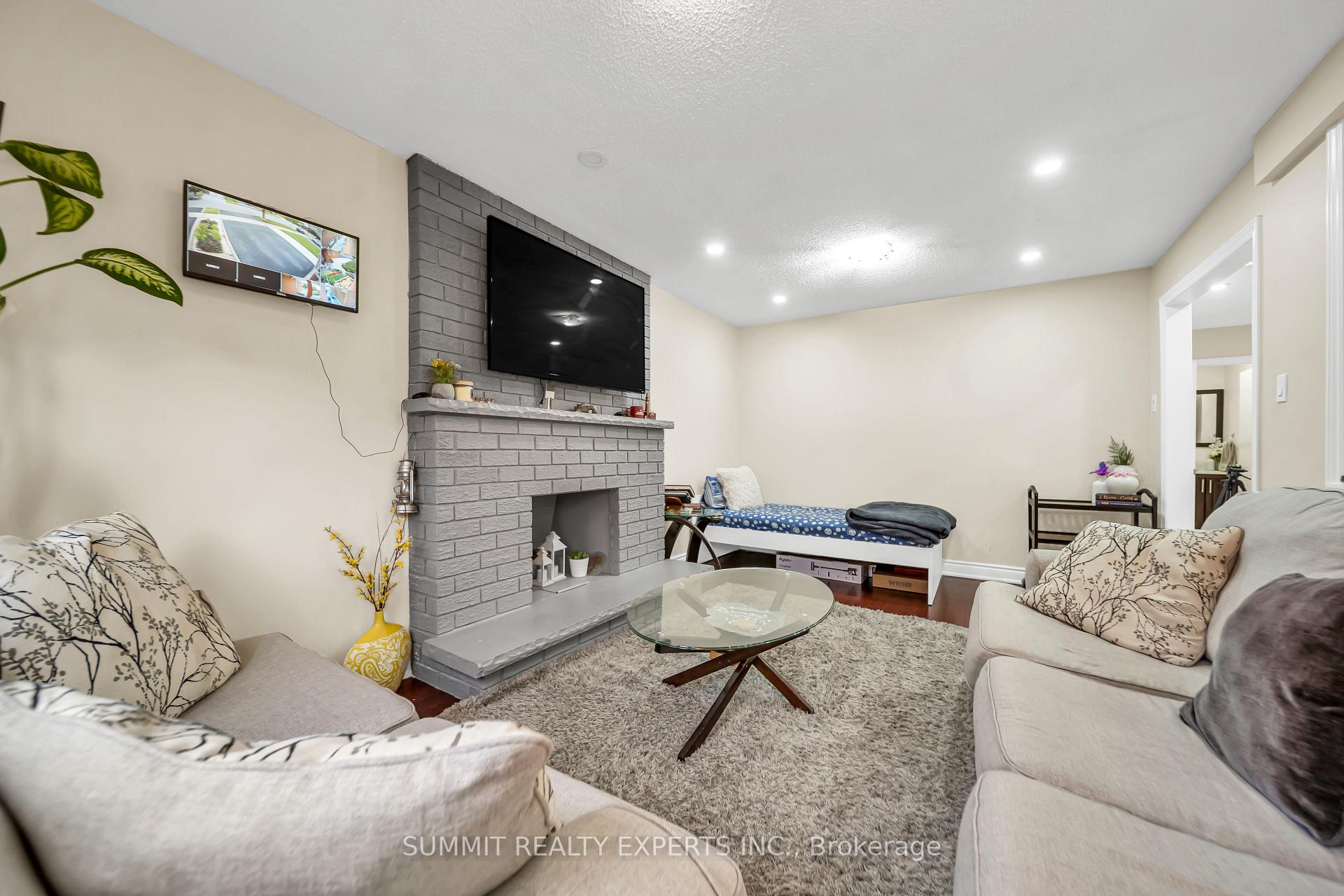Photo 16 of 29 Coronation Circle, Brampton, Heart Lake West — HOMEH