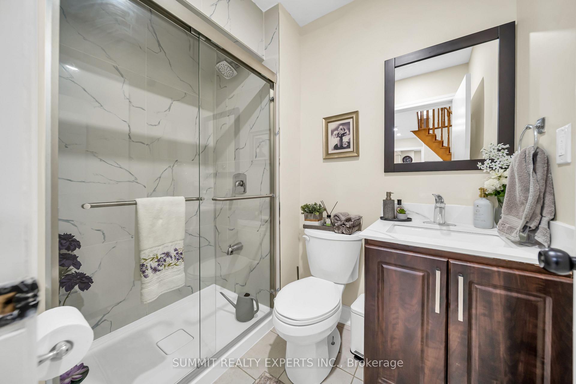 Photo 17 of 29 Coronation Circle, Brampton, Heart Lake West — HOMEH